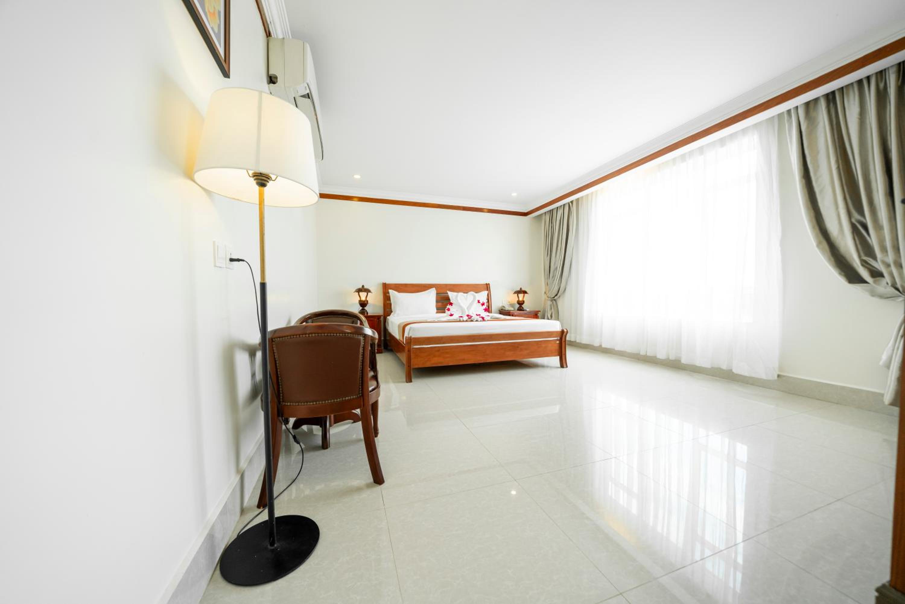 Suite - Photo 3
