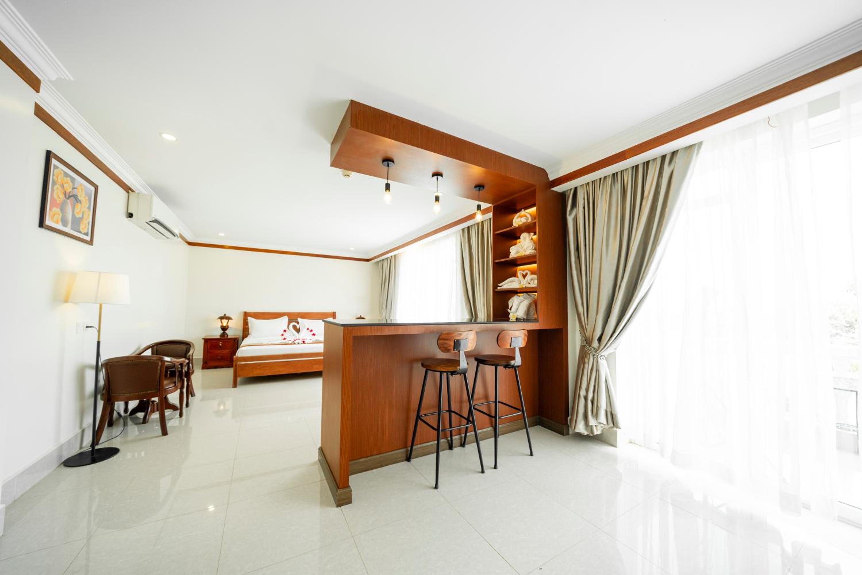 Suite - Photo 8
