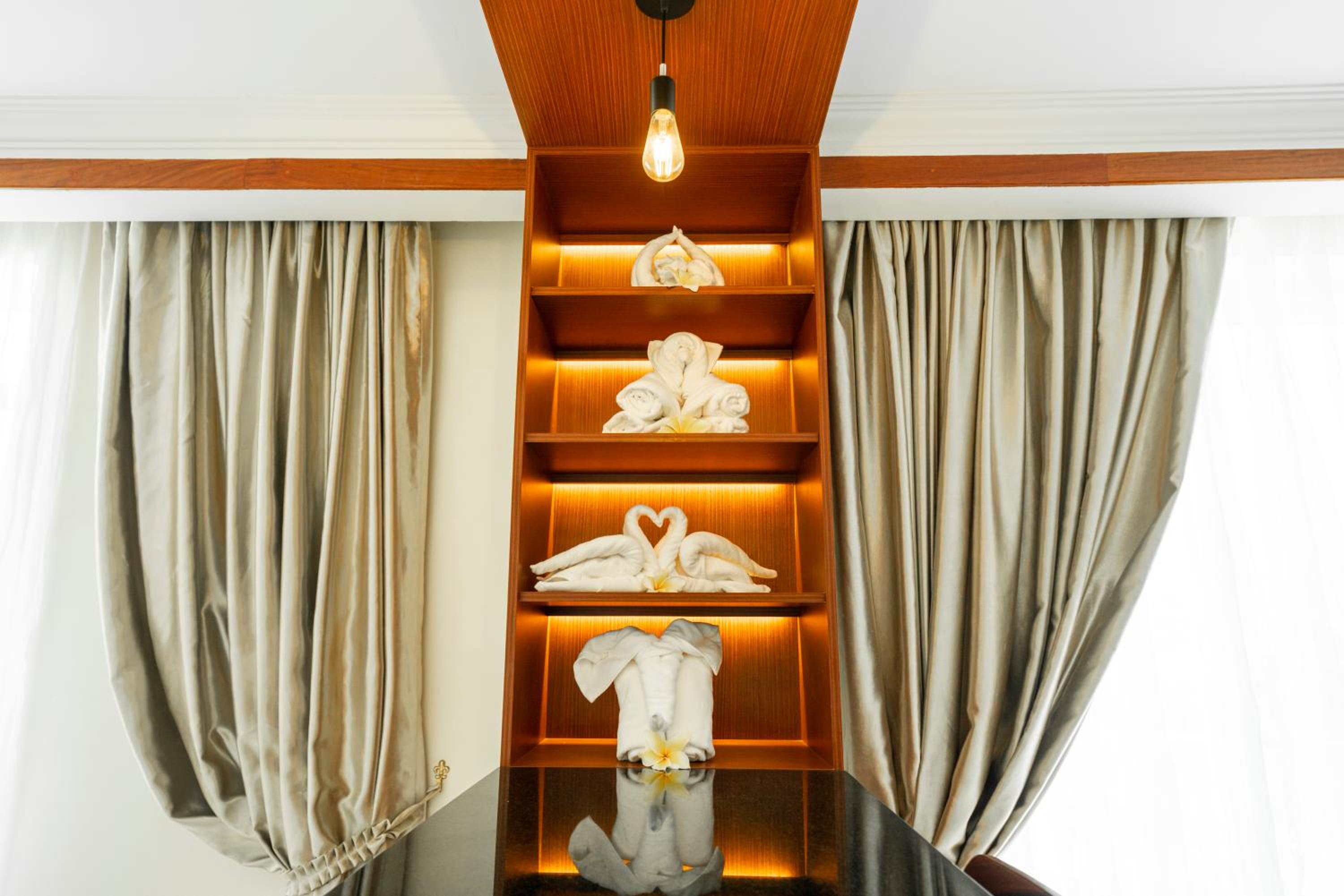 Suite - Photo 9