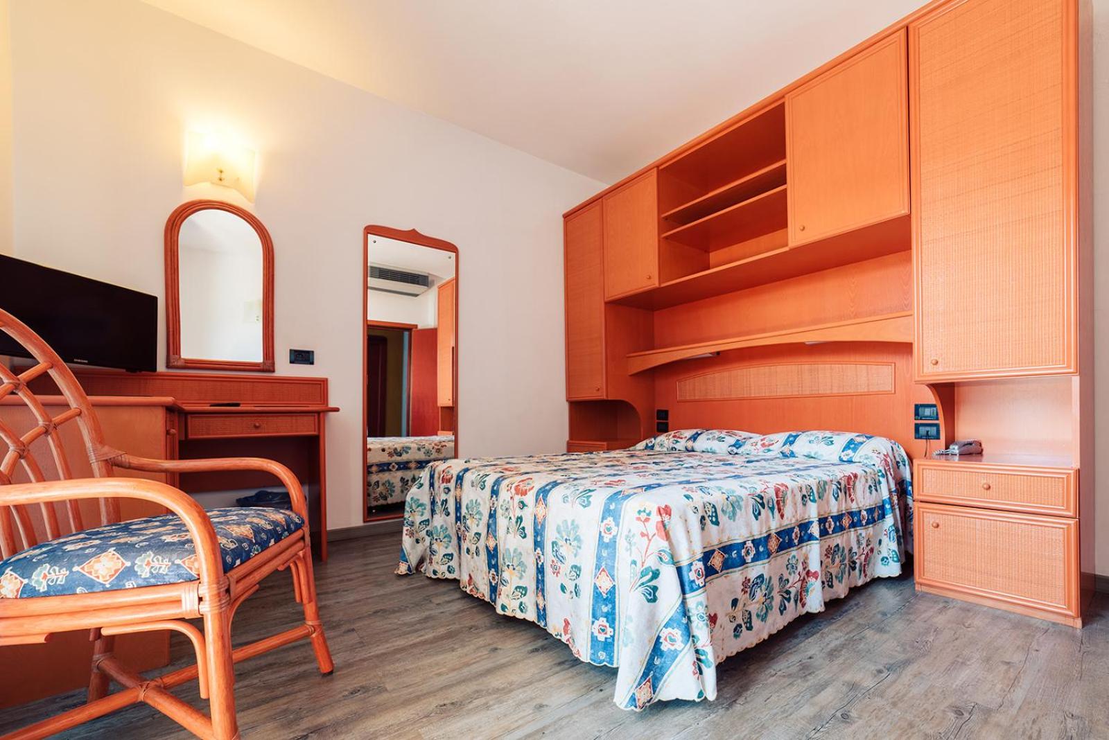 Double or Twin Room with Partial Sea View photo 1