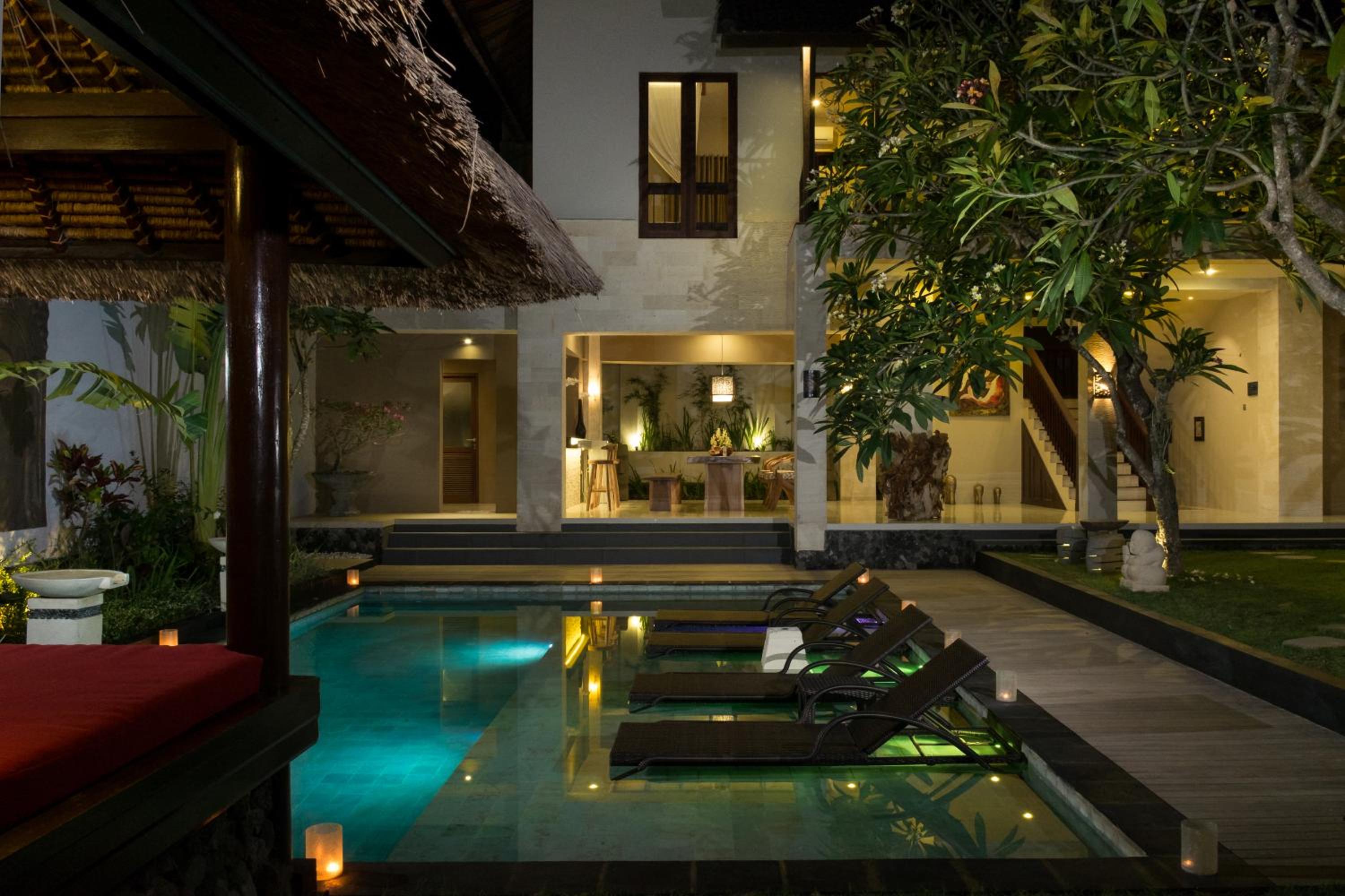 Three-Bedroom Villa with Private Pool - Photo 2