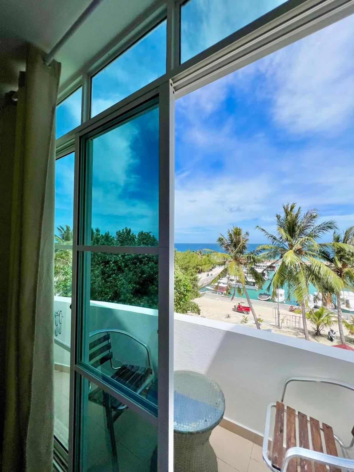 Double Room with Balcony and Sea View photo 2