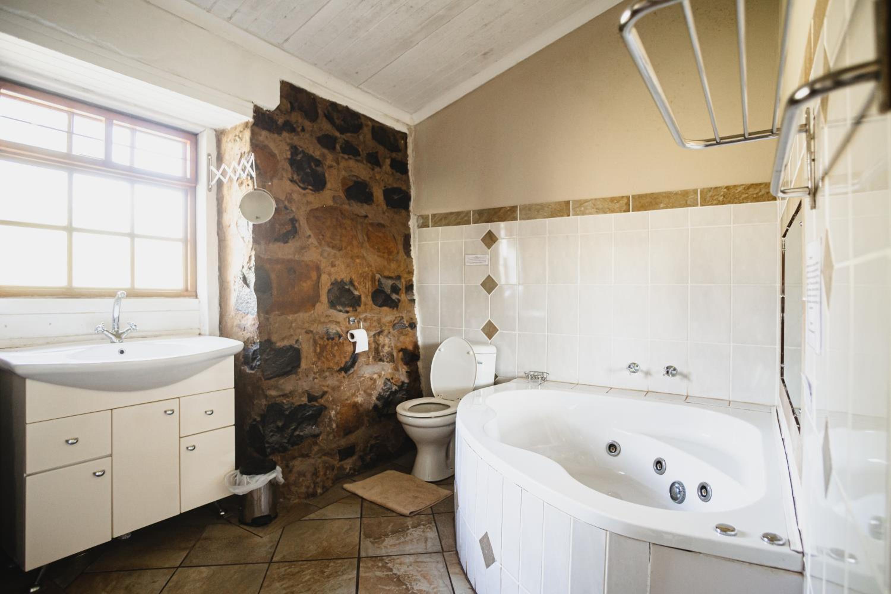 Suite with Spa Bath photo 3