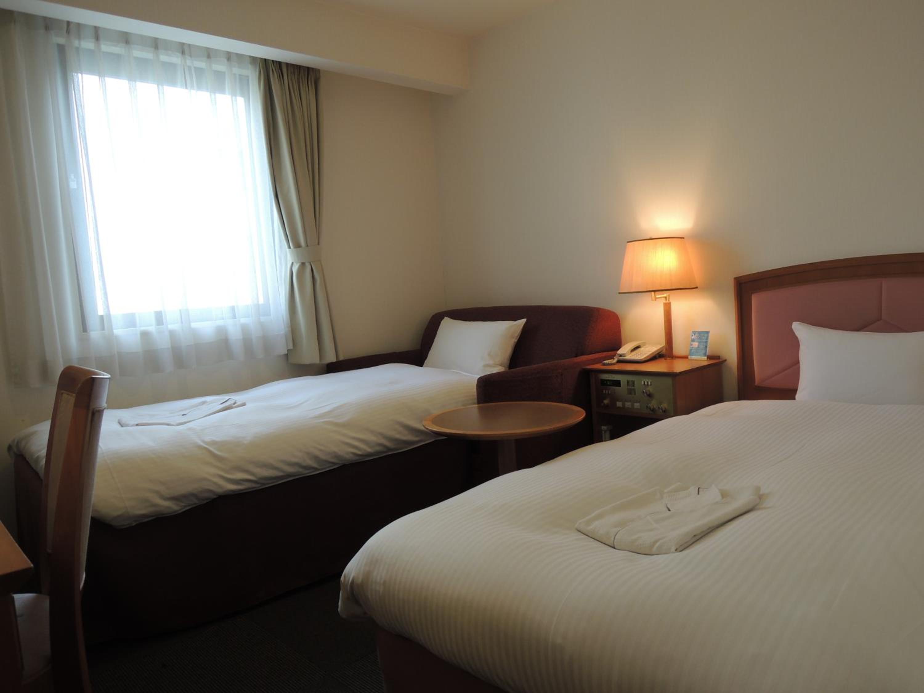 Twin Room - Non-Smoking photo 2