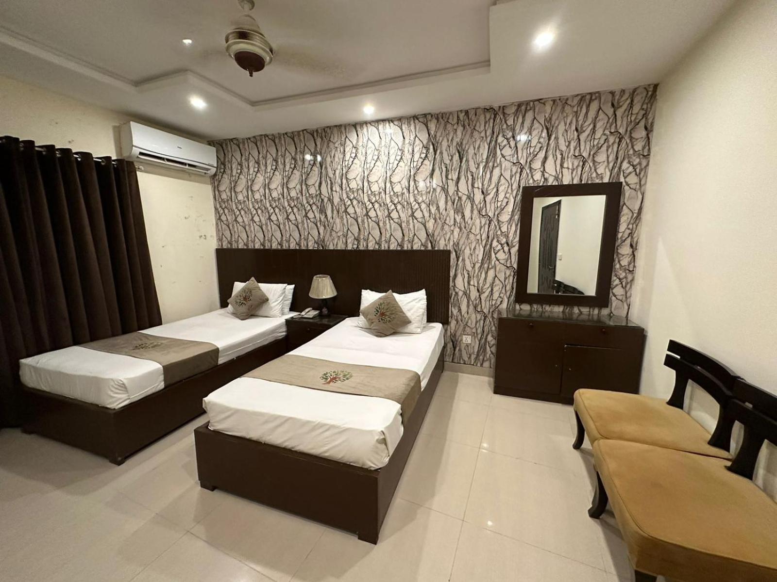 Deluxe Queen Room with Two Queen Beds photo 2