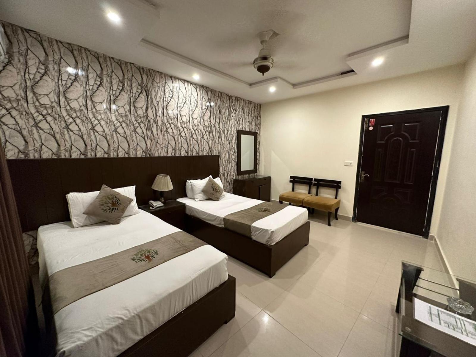 Deluxe Queen Room with Two Queen Beds photo 3