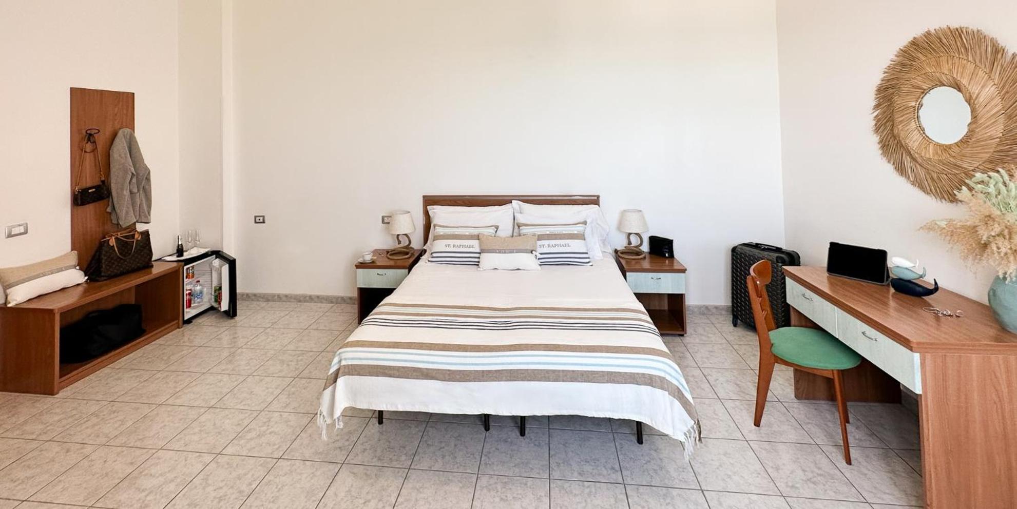 Standard Double or Twin Room - Photo 2