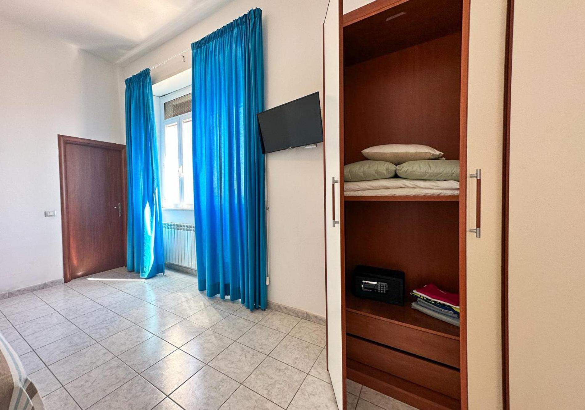 Double Room with Sea View - Photo 5