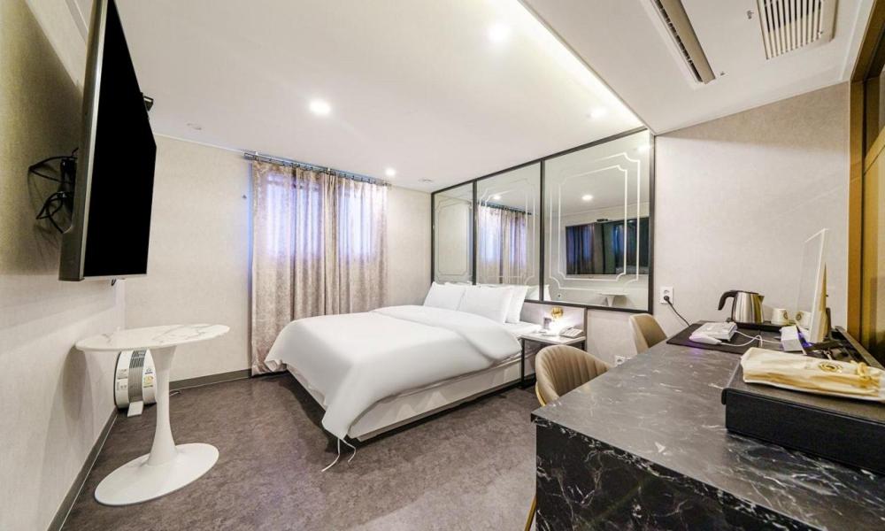 Deluxe Double Room - Photo 1