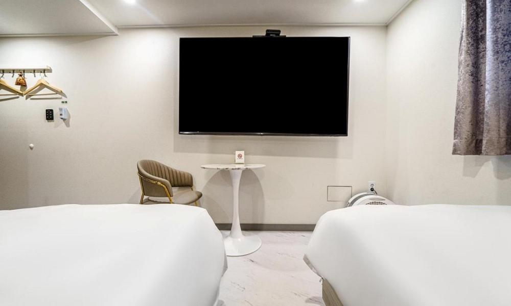 Deluxe Twin Room - Photo 6