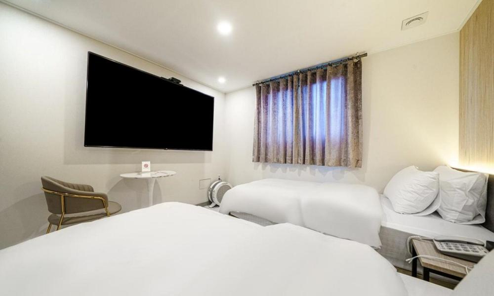 Deluxe Twin Room - Photo 2
