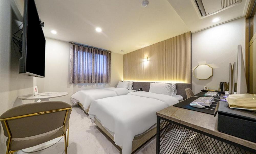 Deluxe Twin Room - Photo 1