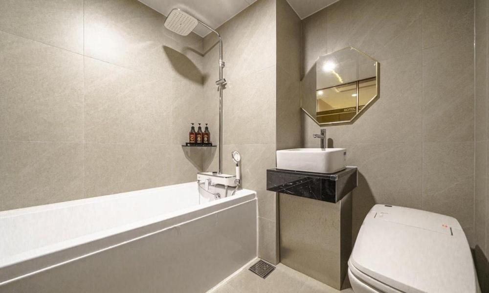 Deluxe Twin Room - Photo 8