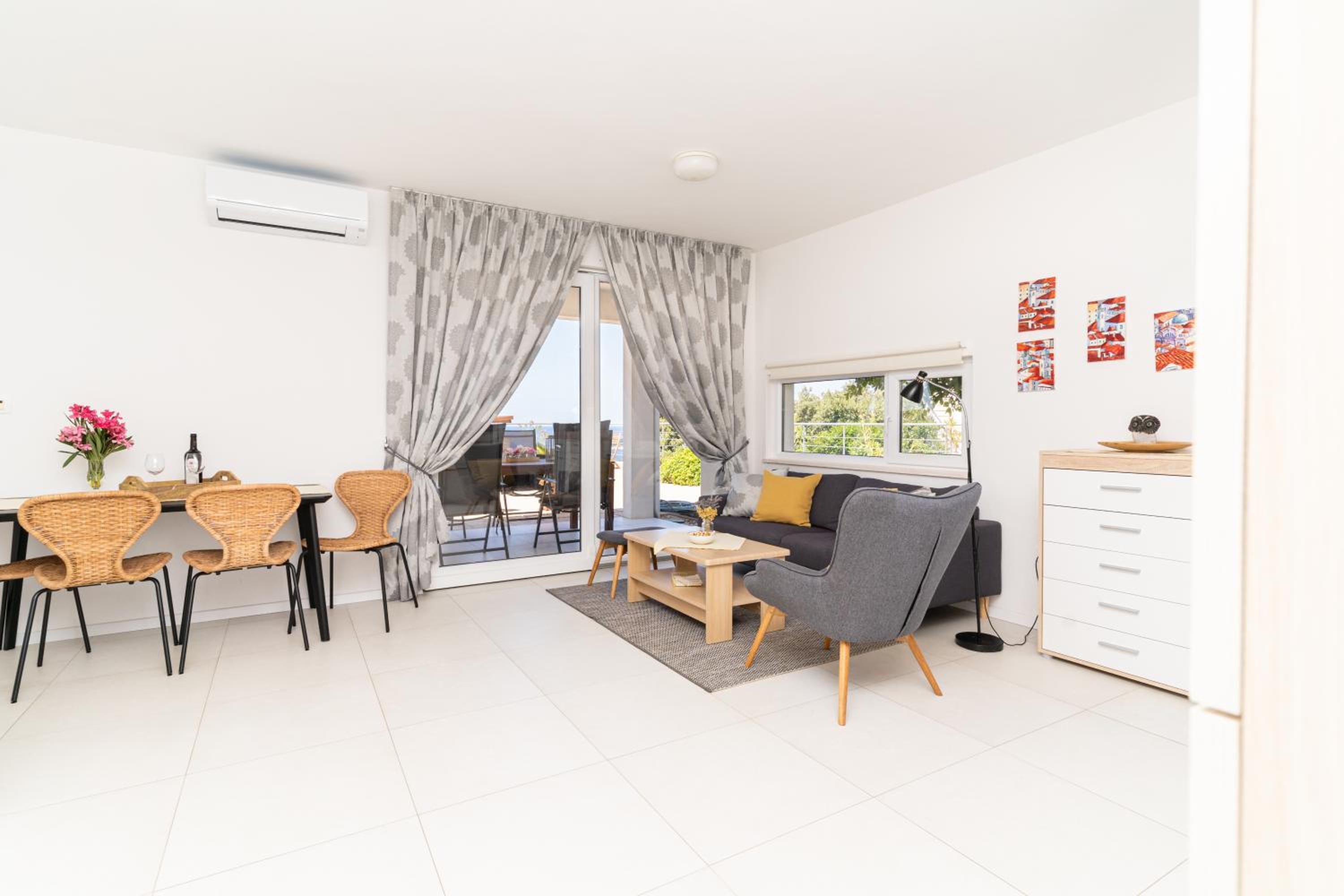 Two-bedroom apartment SUNNYHILLl with private pool photo 1