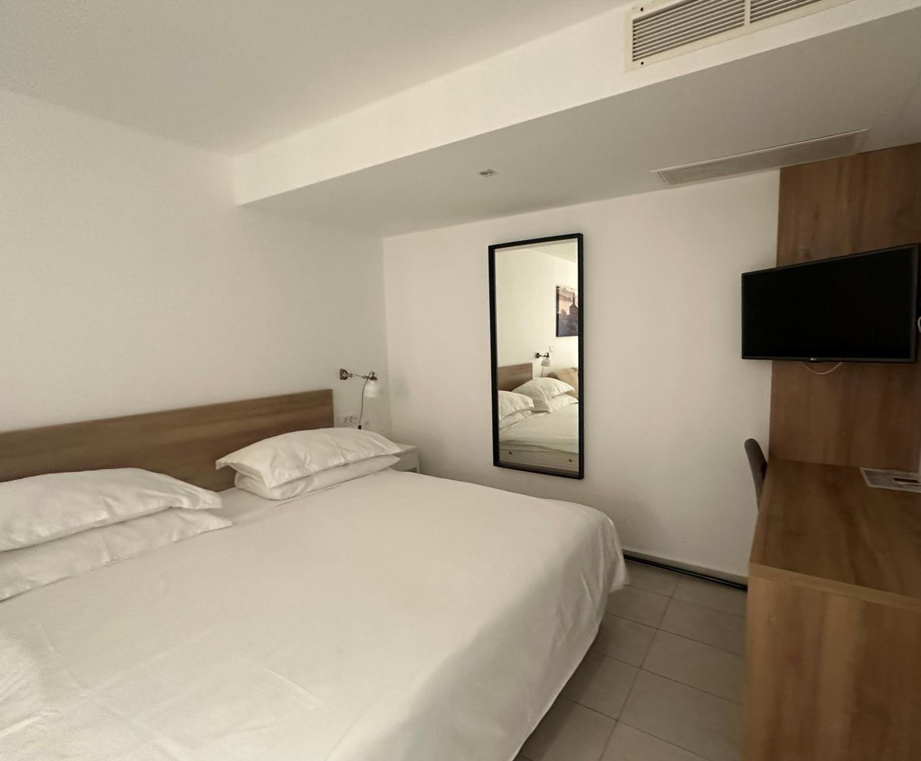 Studio apartment with a terrace photo 3