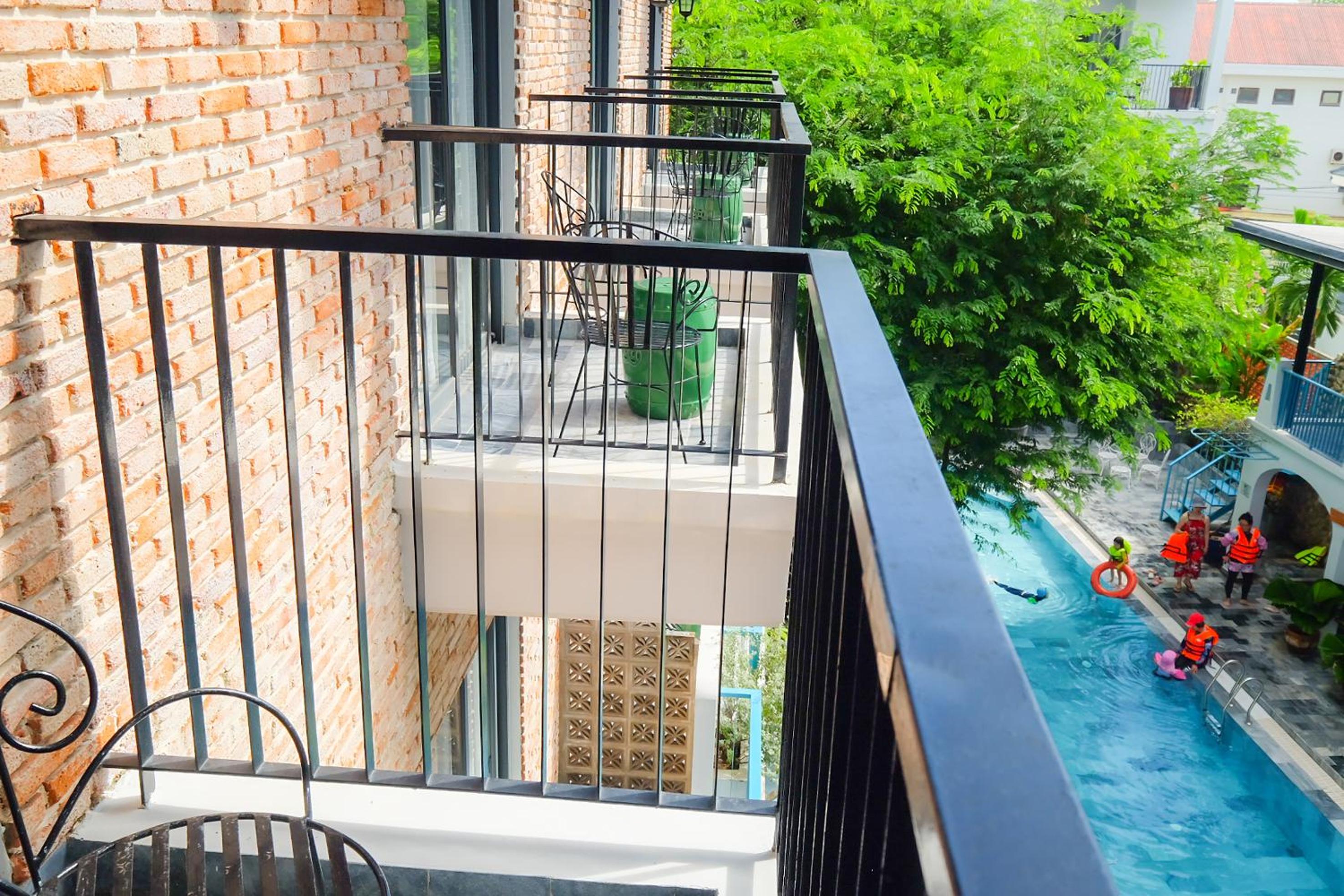 Family Suite with Balcony photo 2