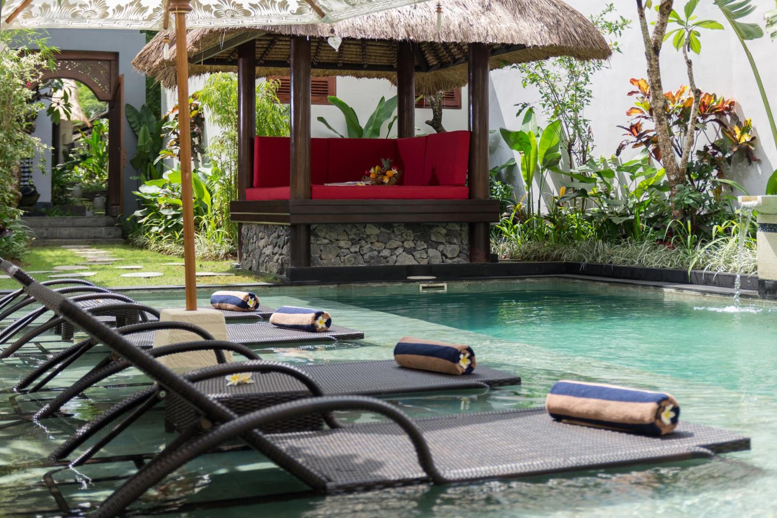 Three-Bedroom Villa with Private Pool - Photo 20