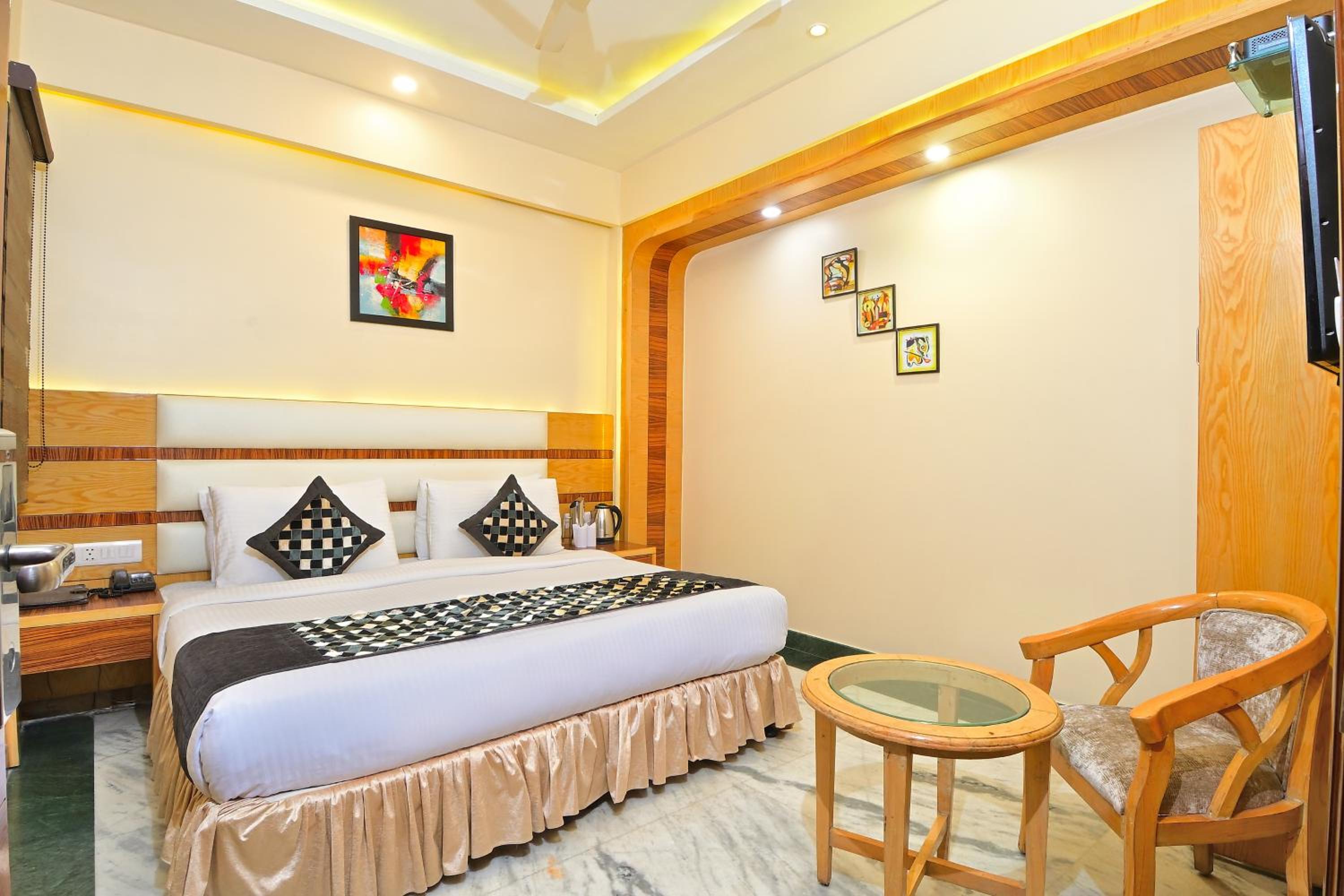 Room with Dining Area
