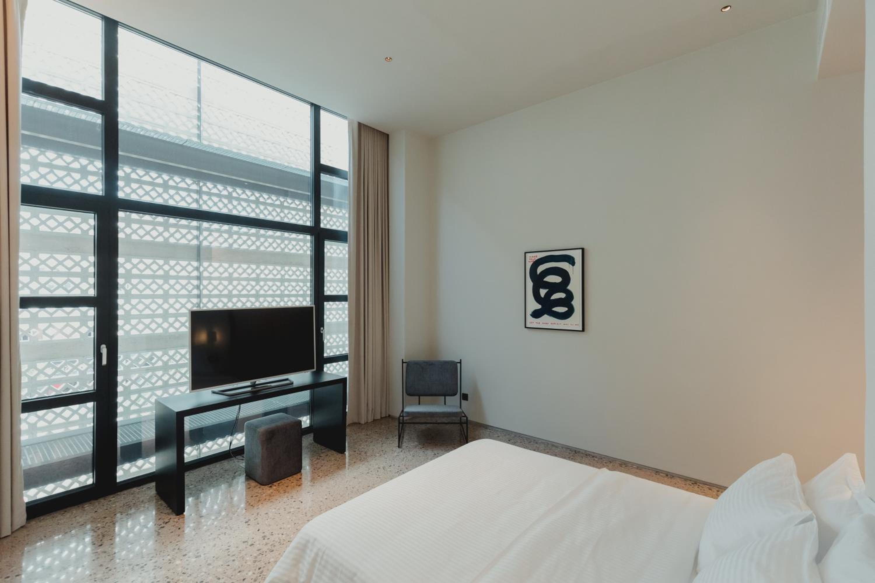 Deluxe King Room photo 1