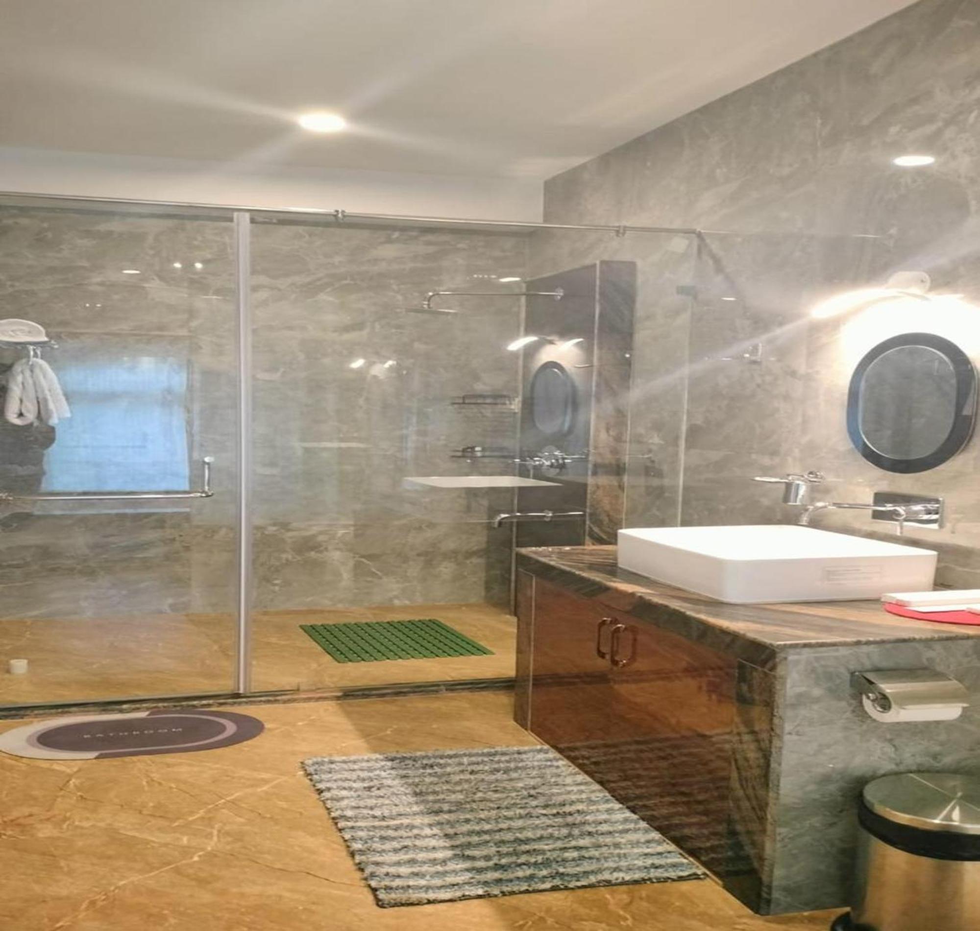 Deluxe King Room - Photo 6