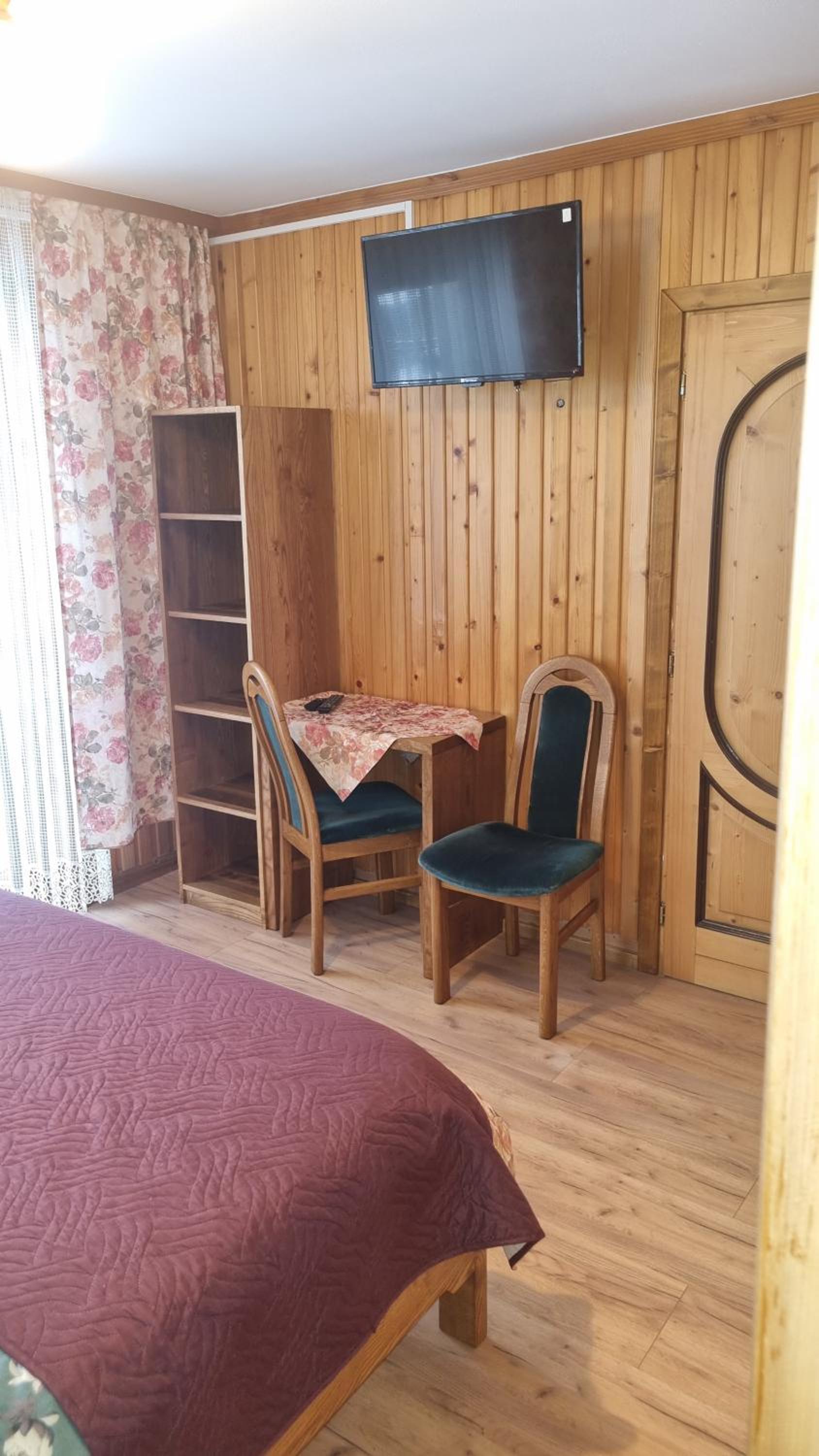 Family Room with Balcony photo 3