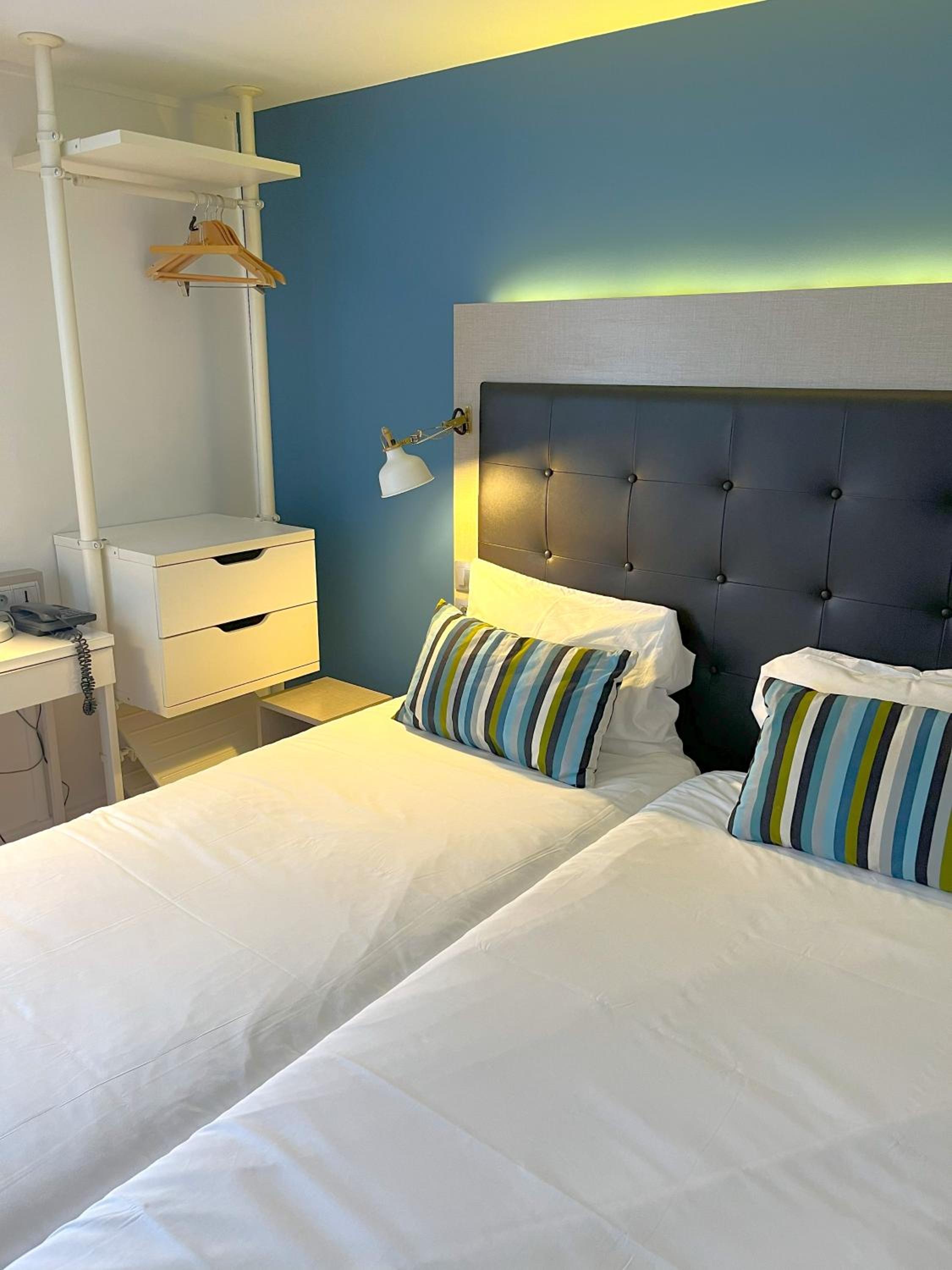 Twin Room - Photo 1