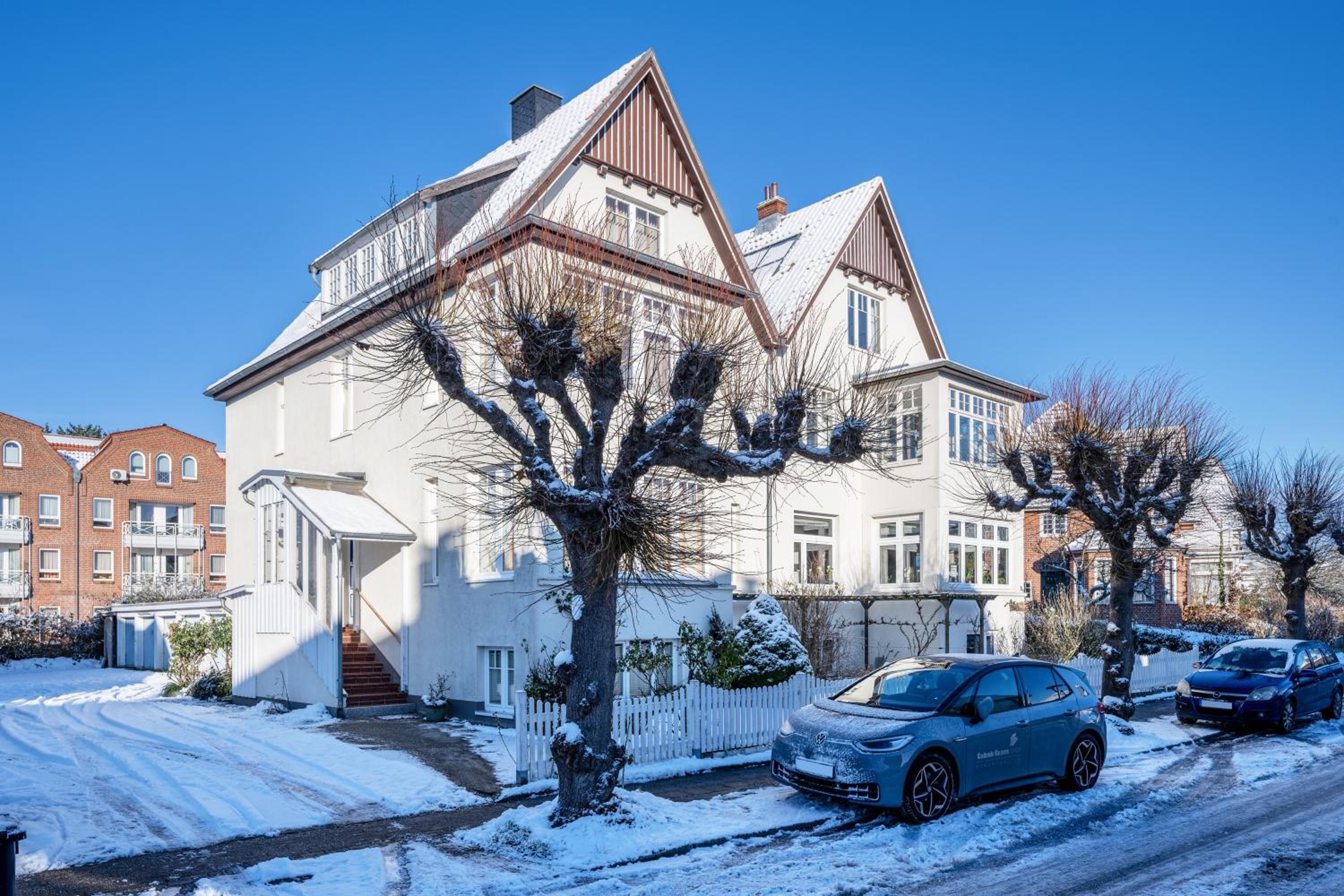 Two-Bedroom Deluxe Apartment with Garden View photo 2