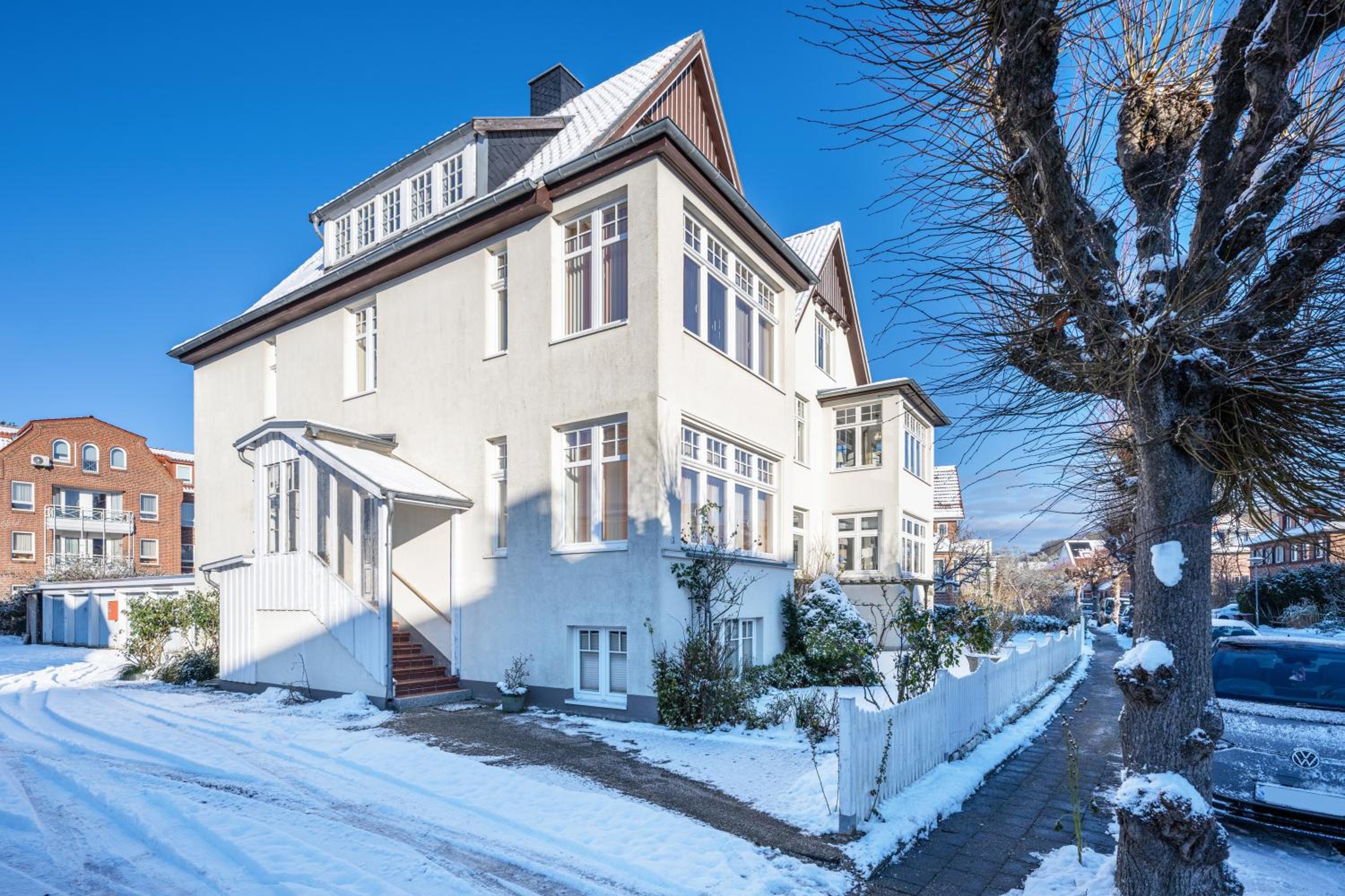 Two-Bedroom Deluxe Apartment with Garden View photo 3