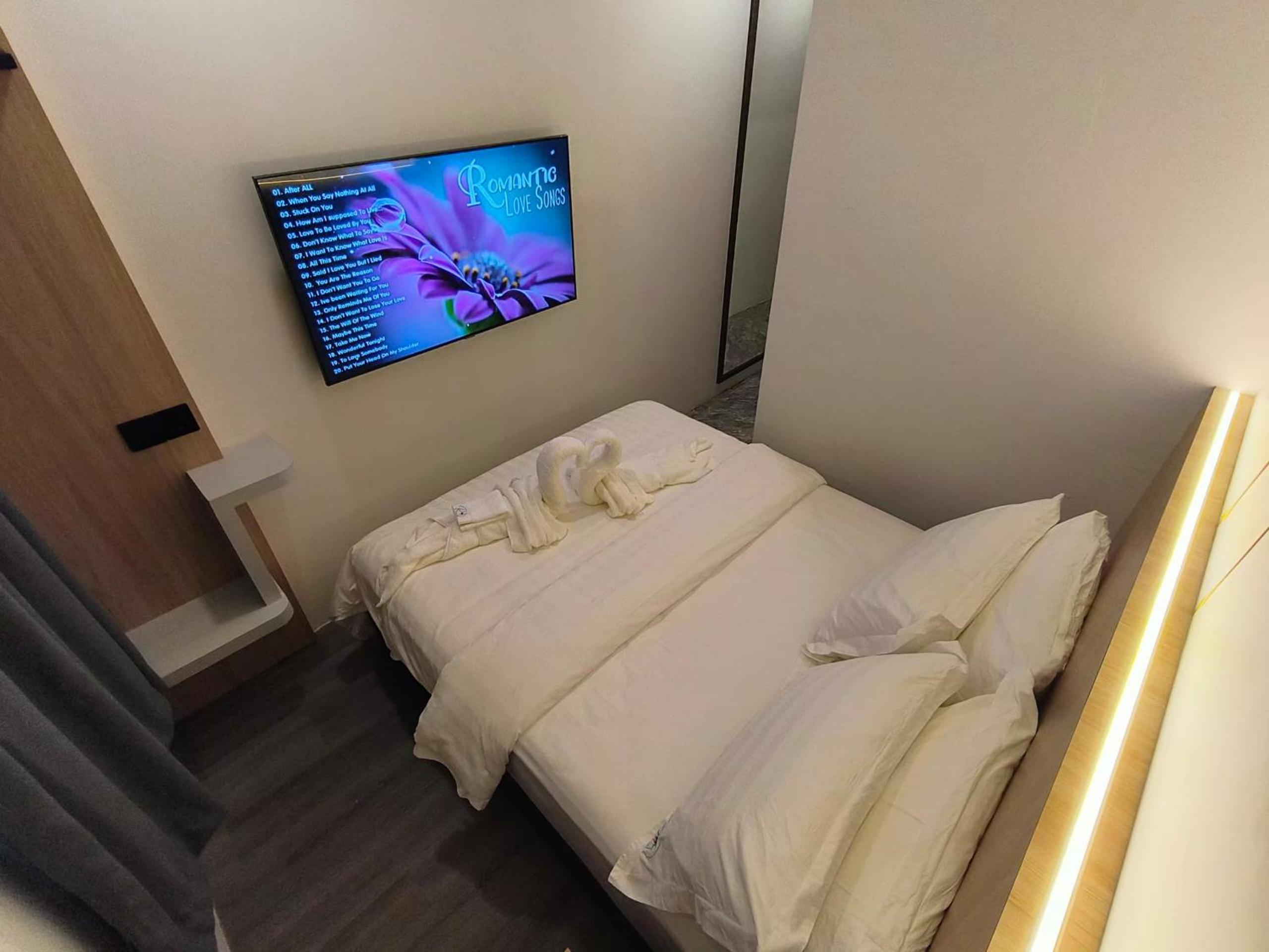 Standard King Room photo 2
