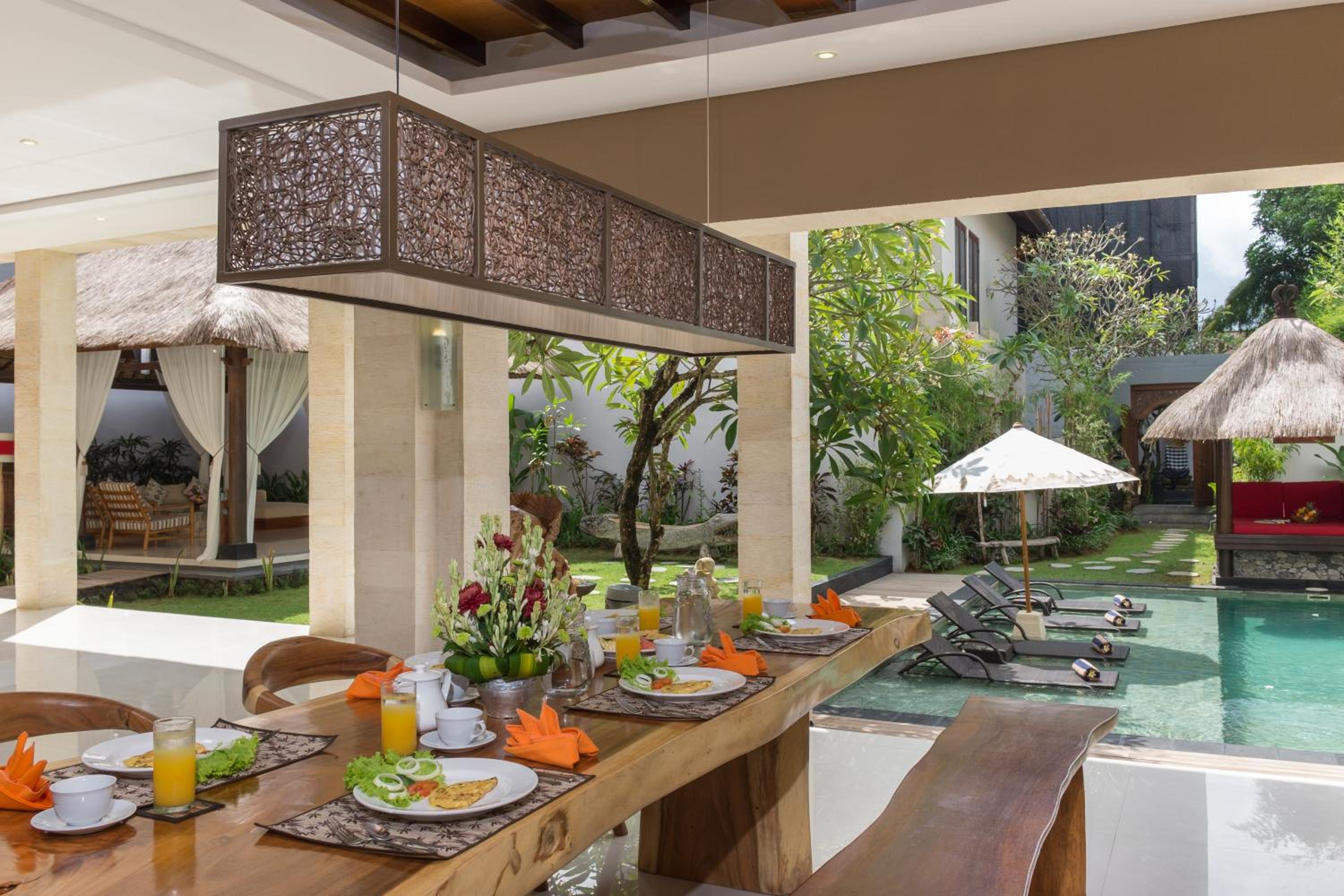 Three-Bedroom Villa with Private Pool - Photo 9
