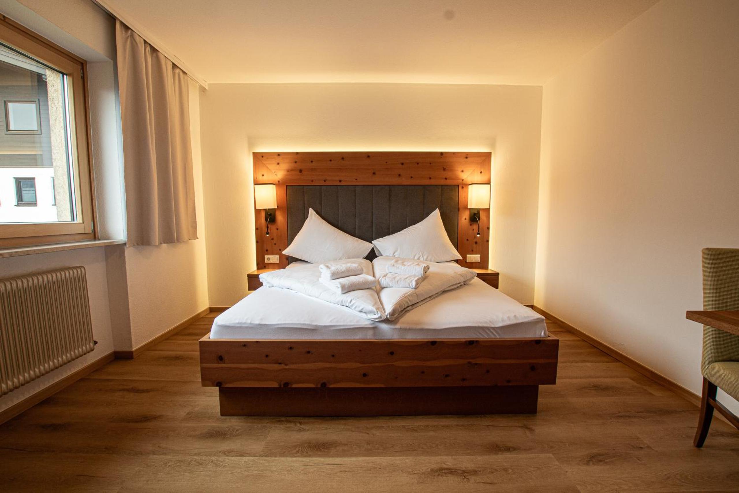 Five-Bedroom House photo 1