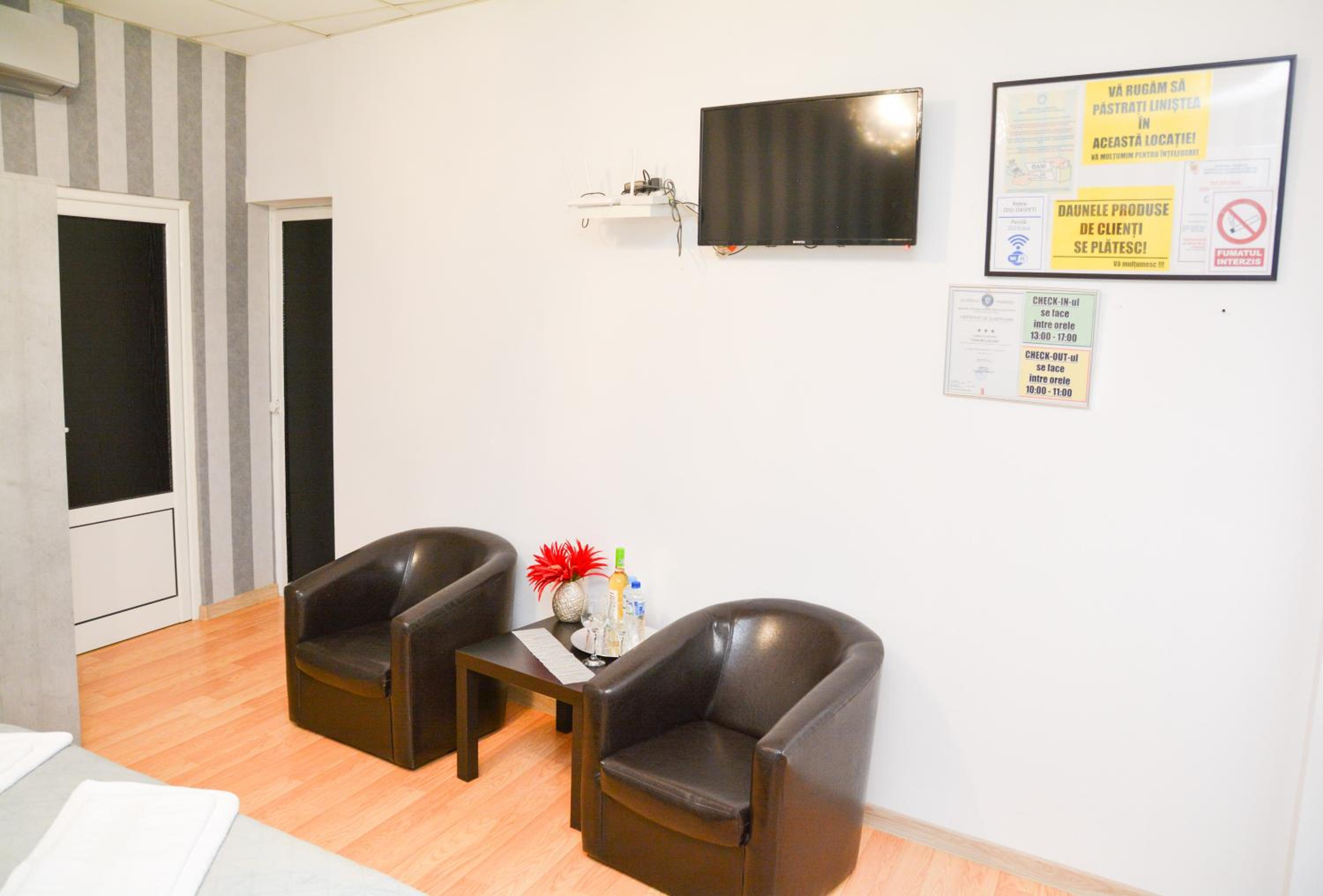 Double Room - Photo 3