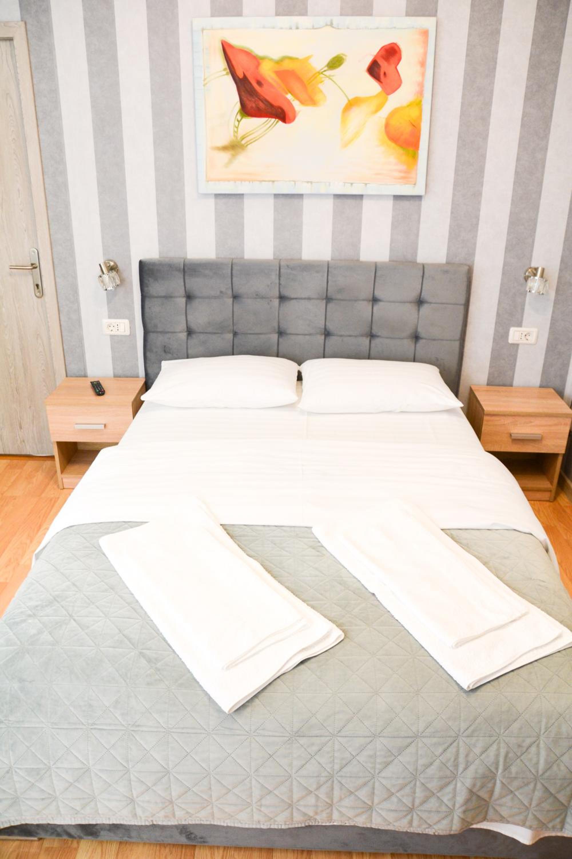 Double Room - Photo 8