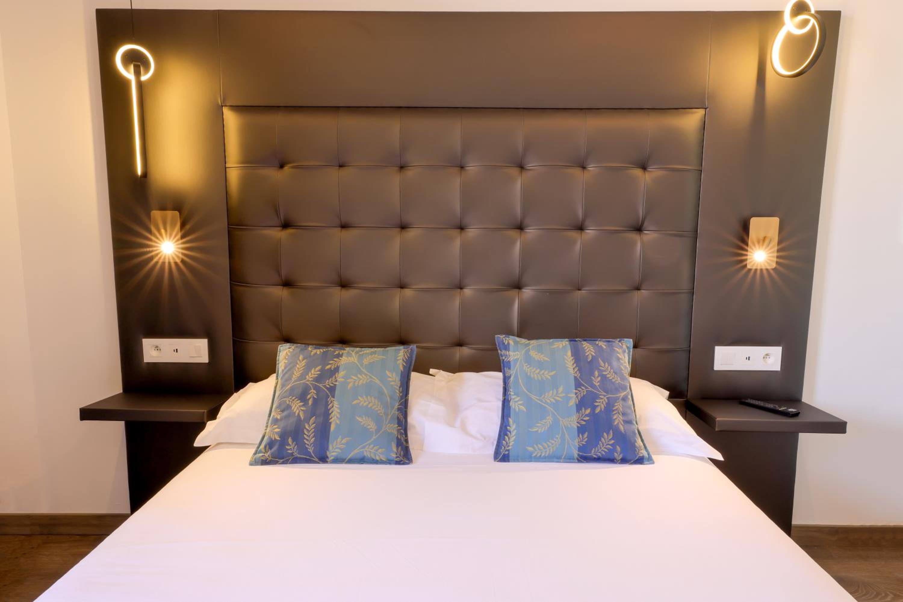 Superior Twin Room with Front Sea View photo 1