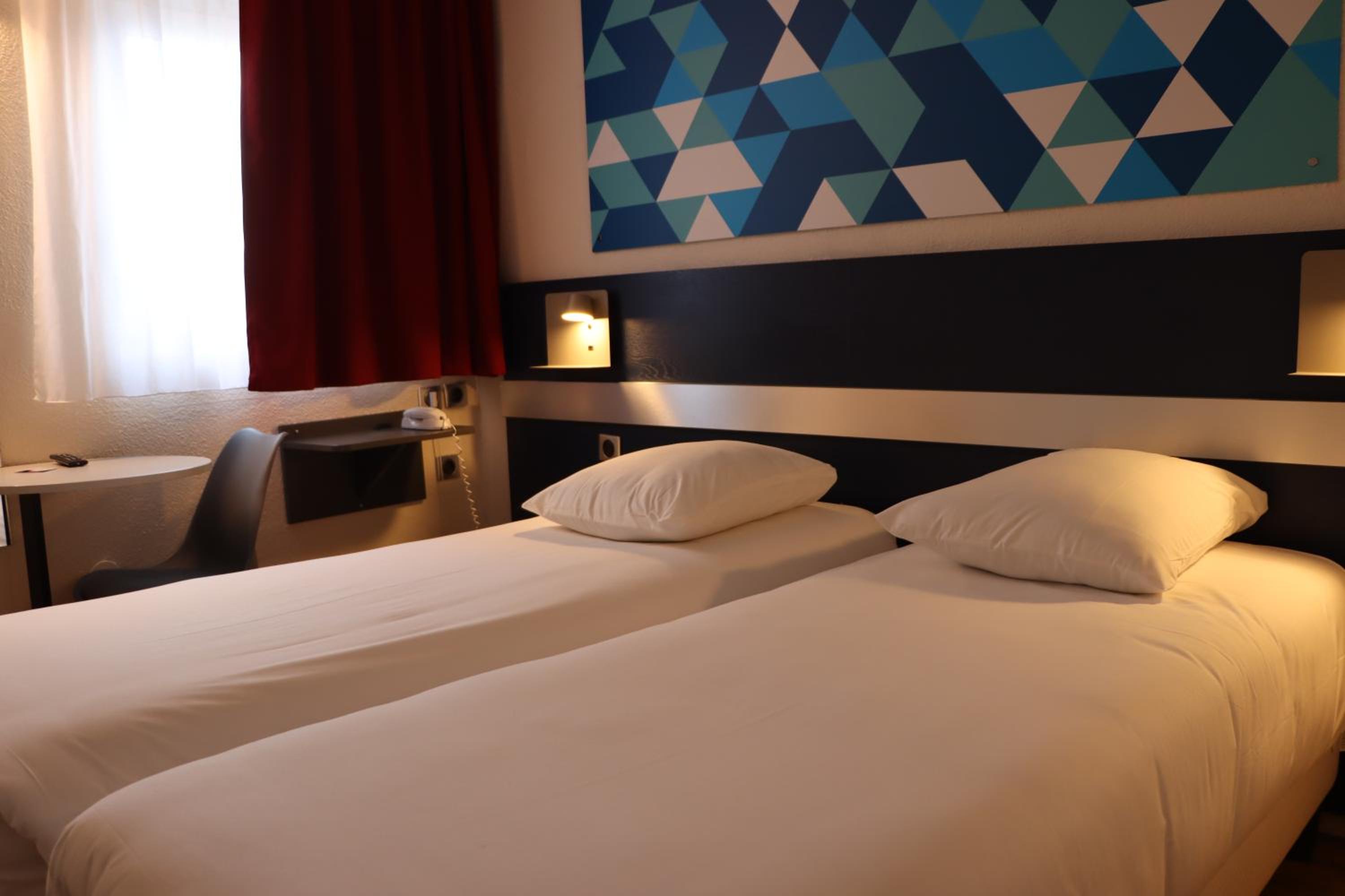 Twin Room - Photo 1