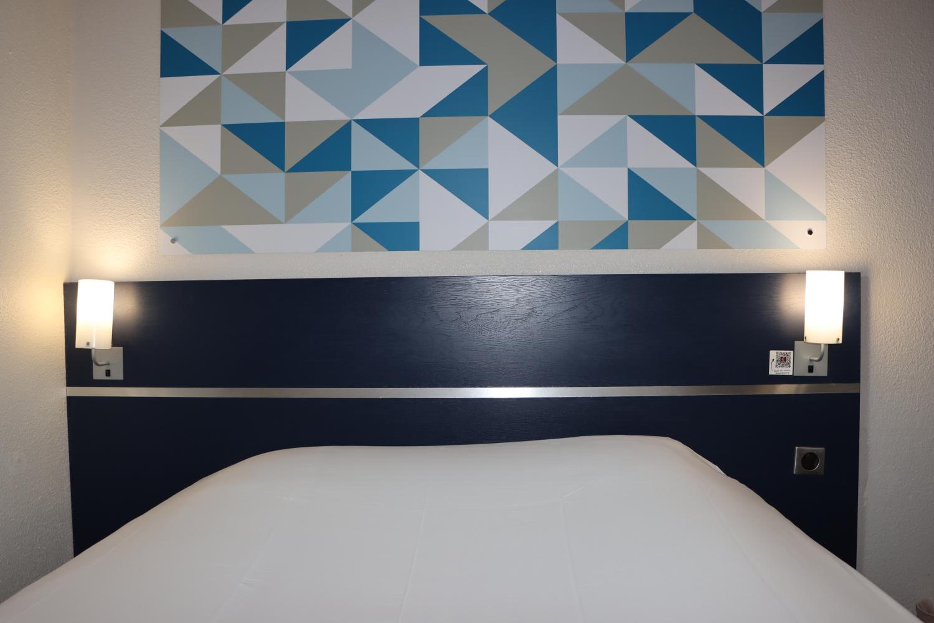 Double Room - Non Smoking - Photo 4