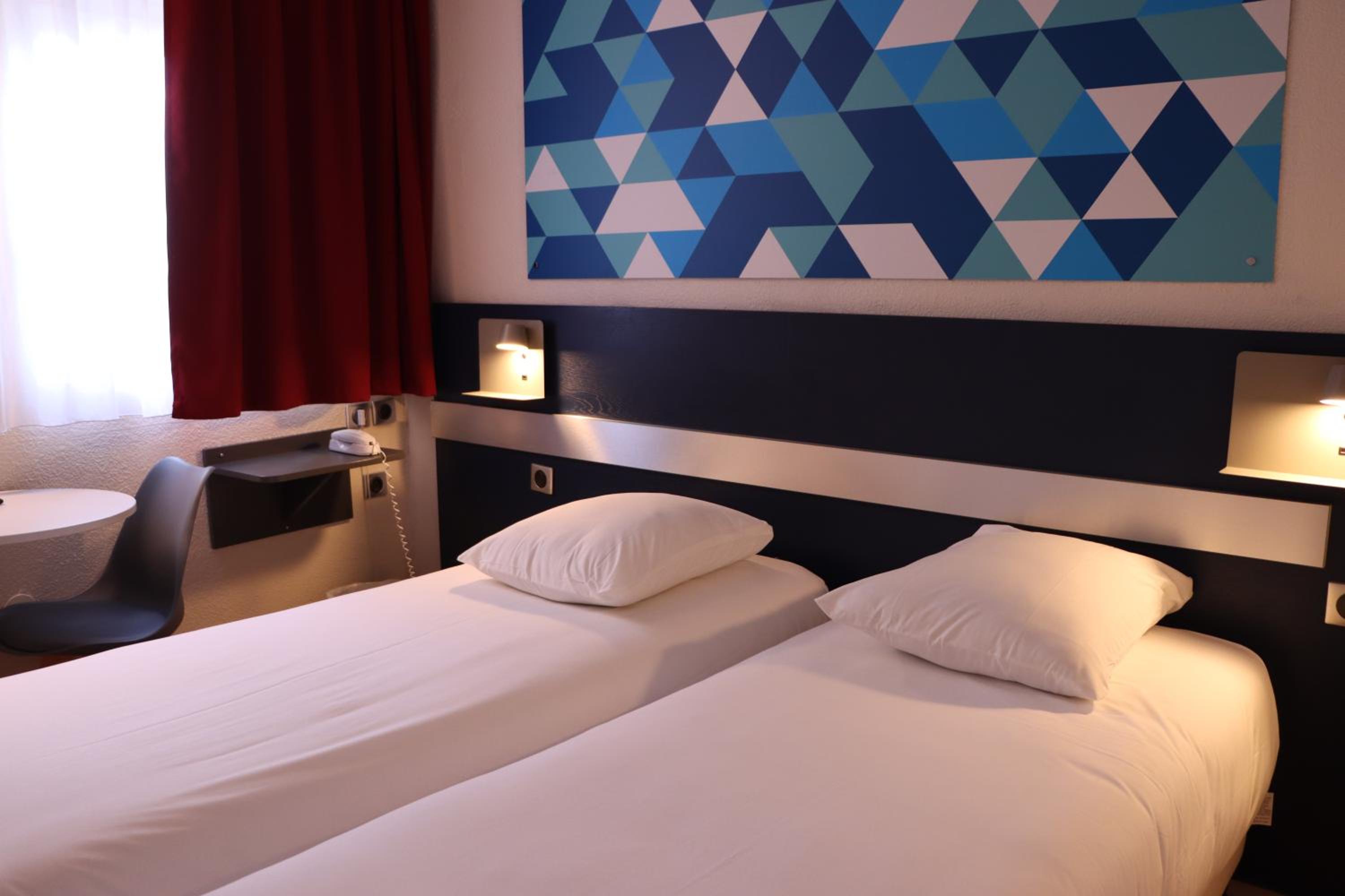 Twin Room - Photo 2