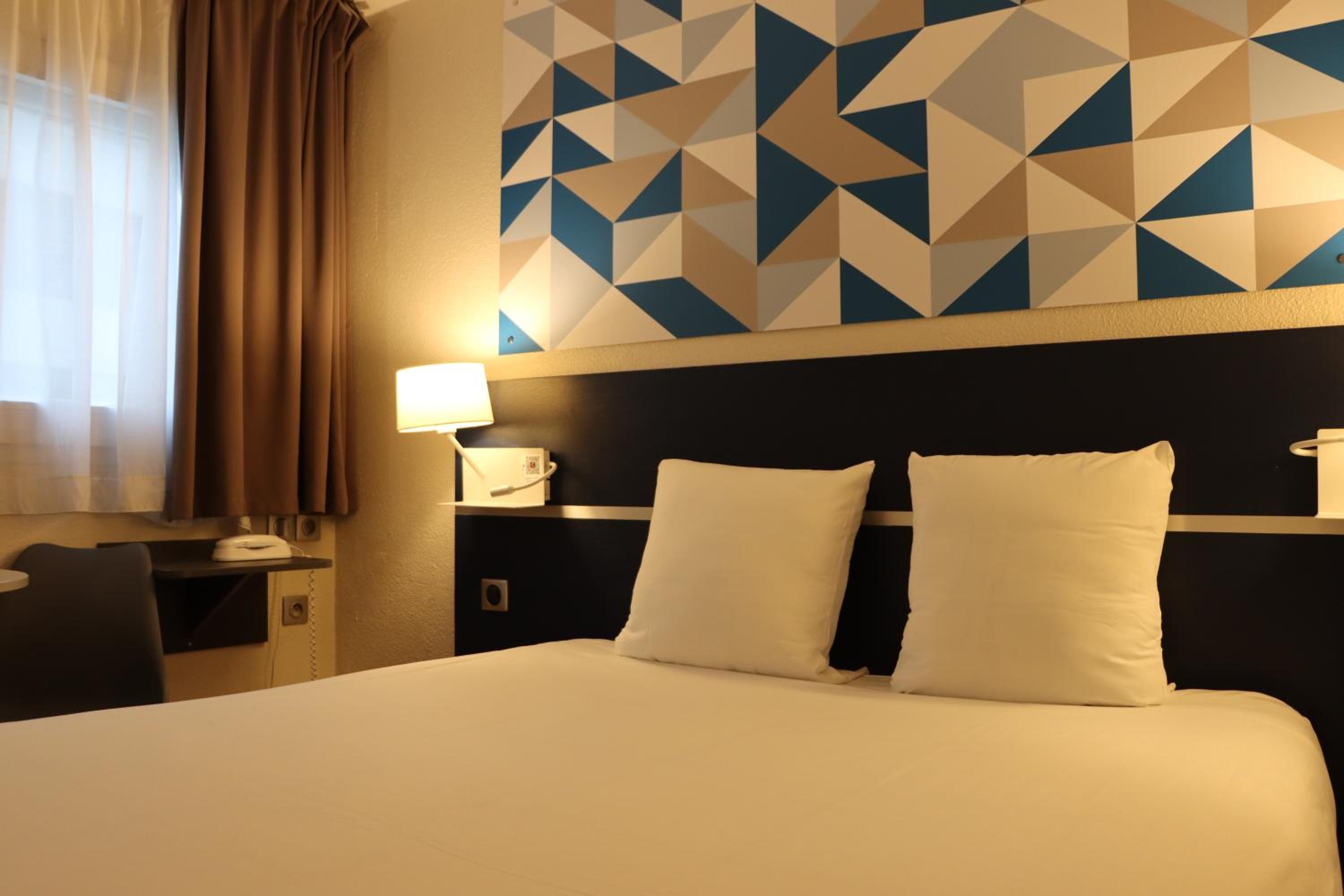 Double Room - Non Smoking - Photo 5