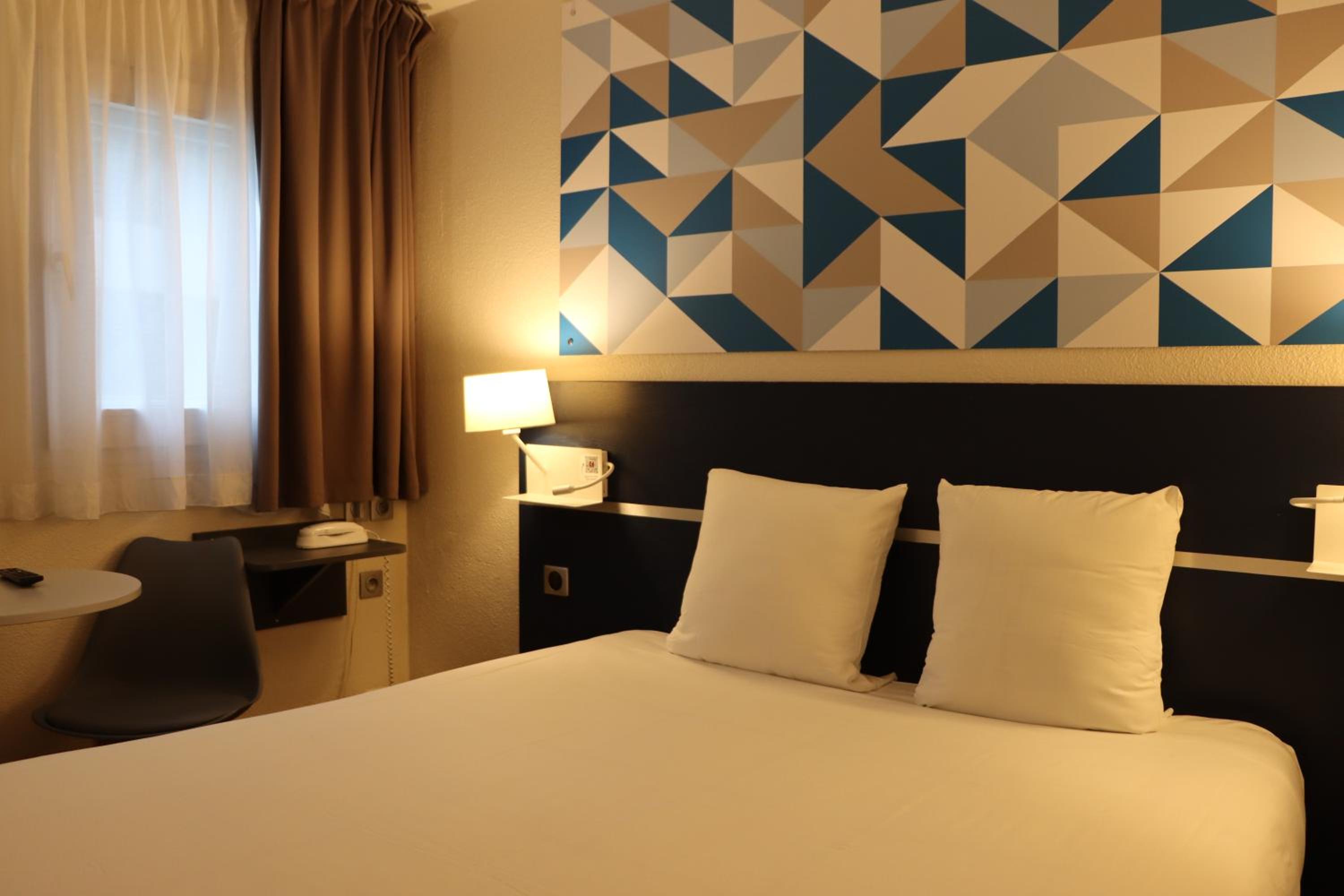 Double Room - Non Smoking - Photo 6