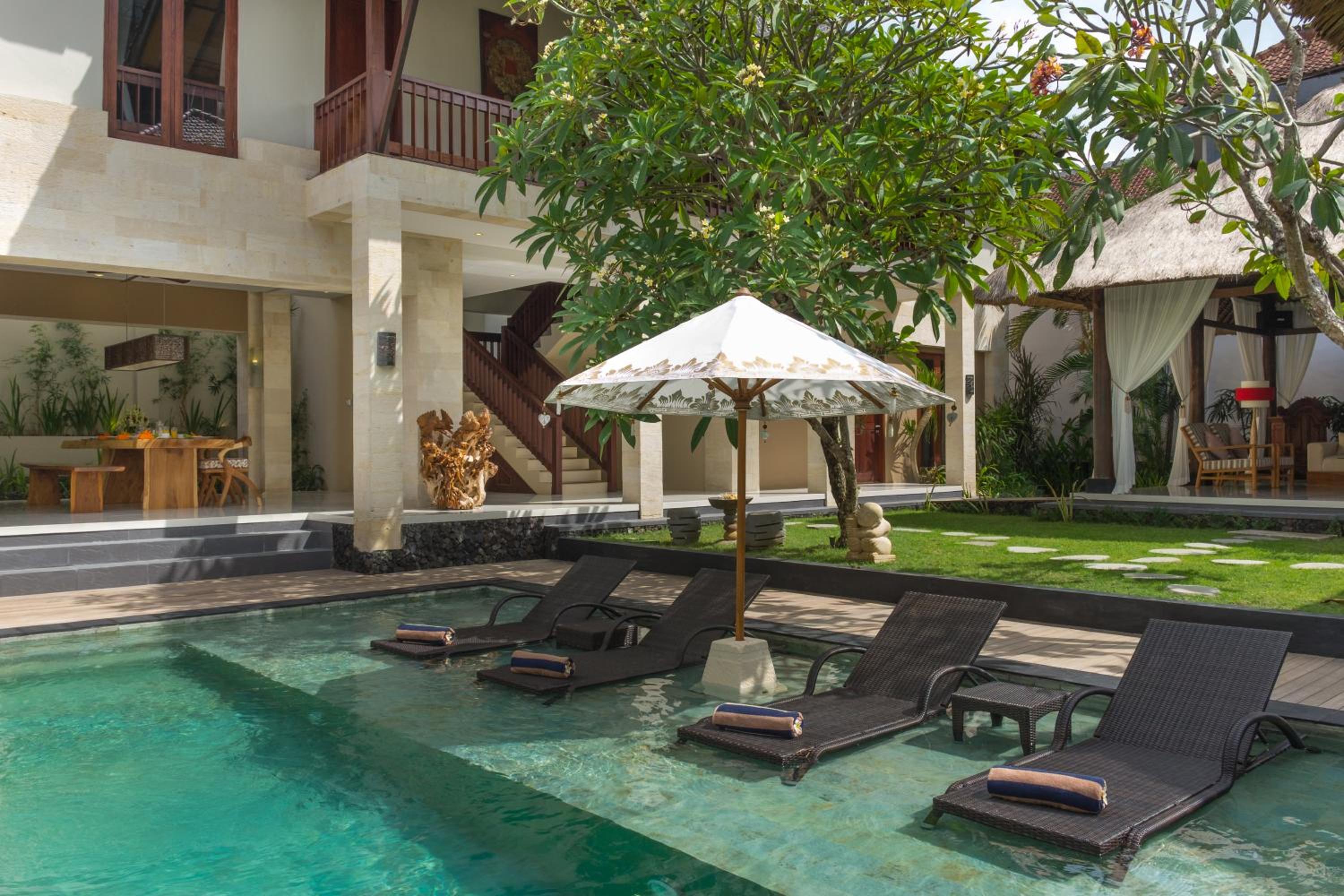 Three-Bedroom Villa with Private Pool - Photo 22