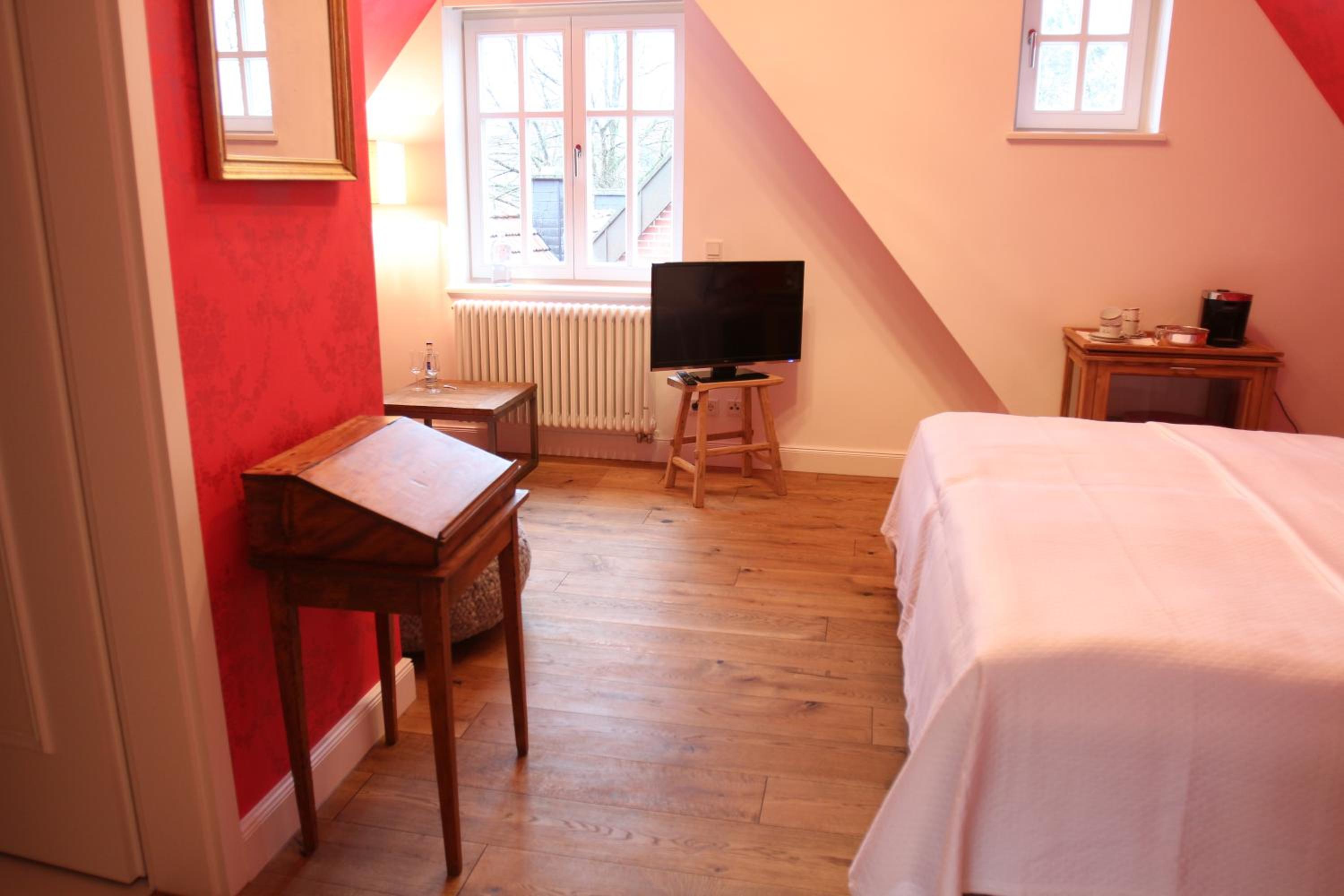 Superior Double - or Twin Room with air conditioner - Photo 18