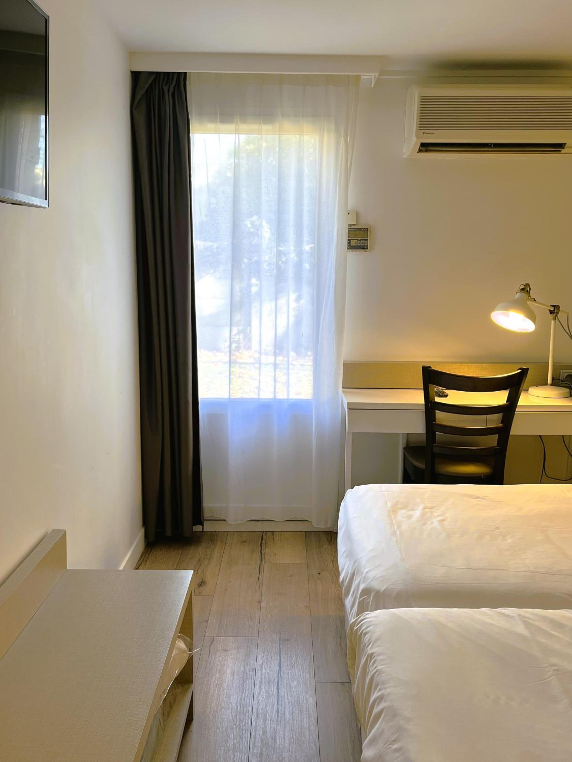 2 Single Beds - Superior Room - Photo 2