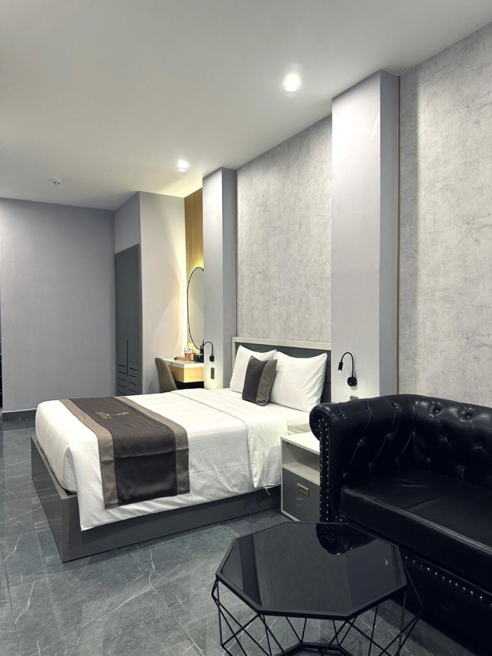 Superior Family Room photo 2