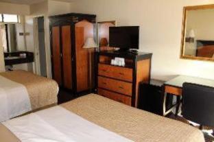 Deluxe King Room - Mobility Access/Non-Smoking