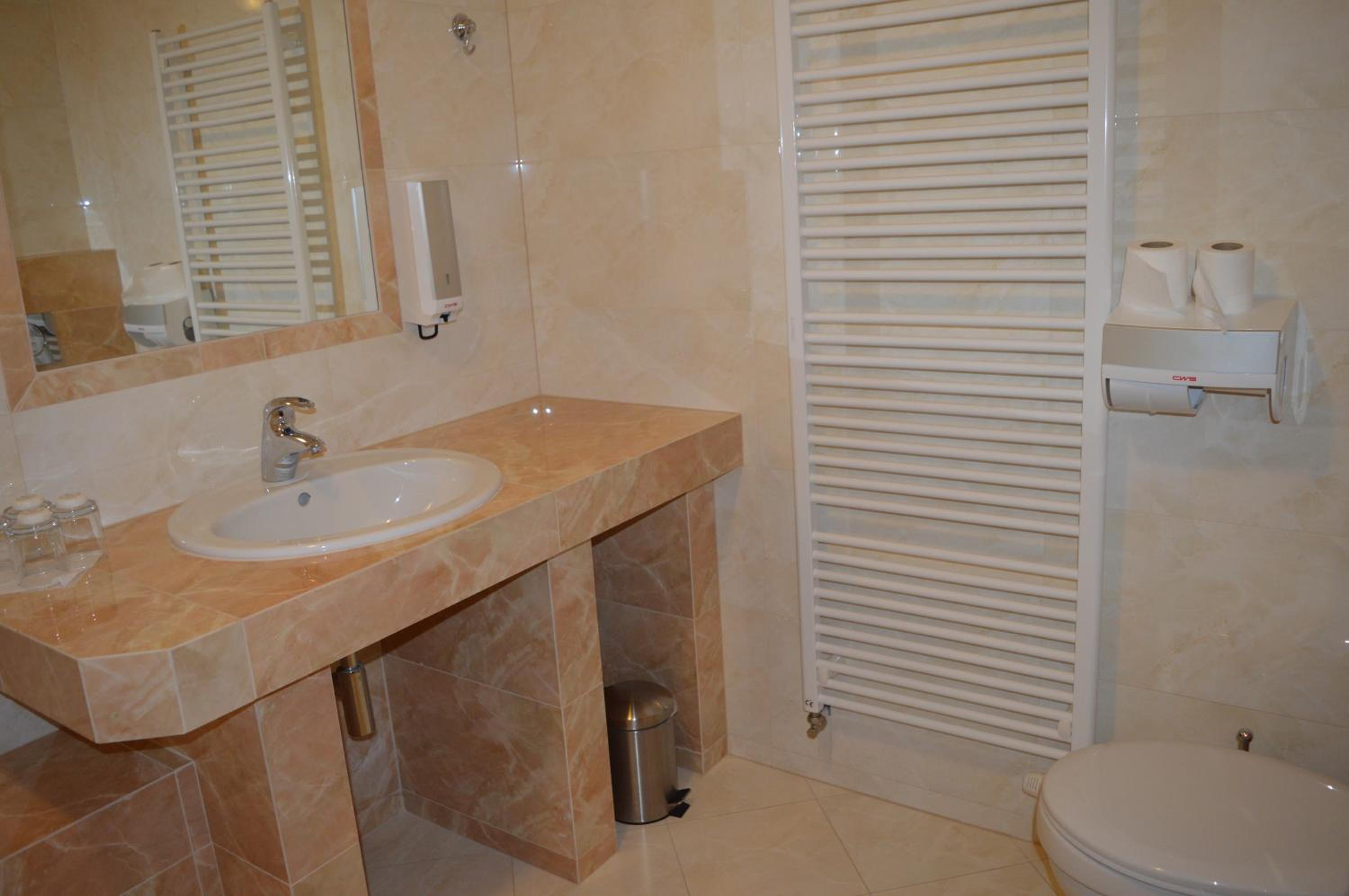 One-Bedroom Apartment - Photo 5
