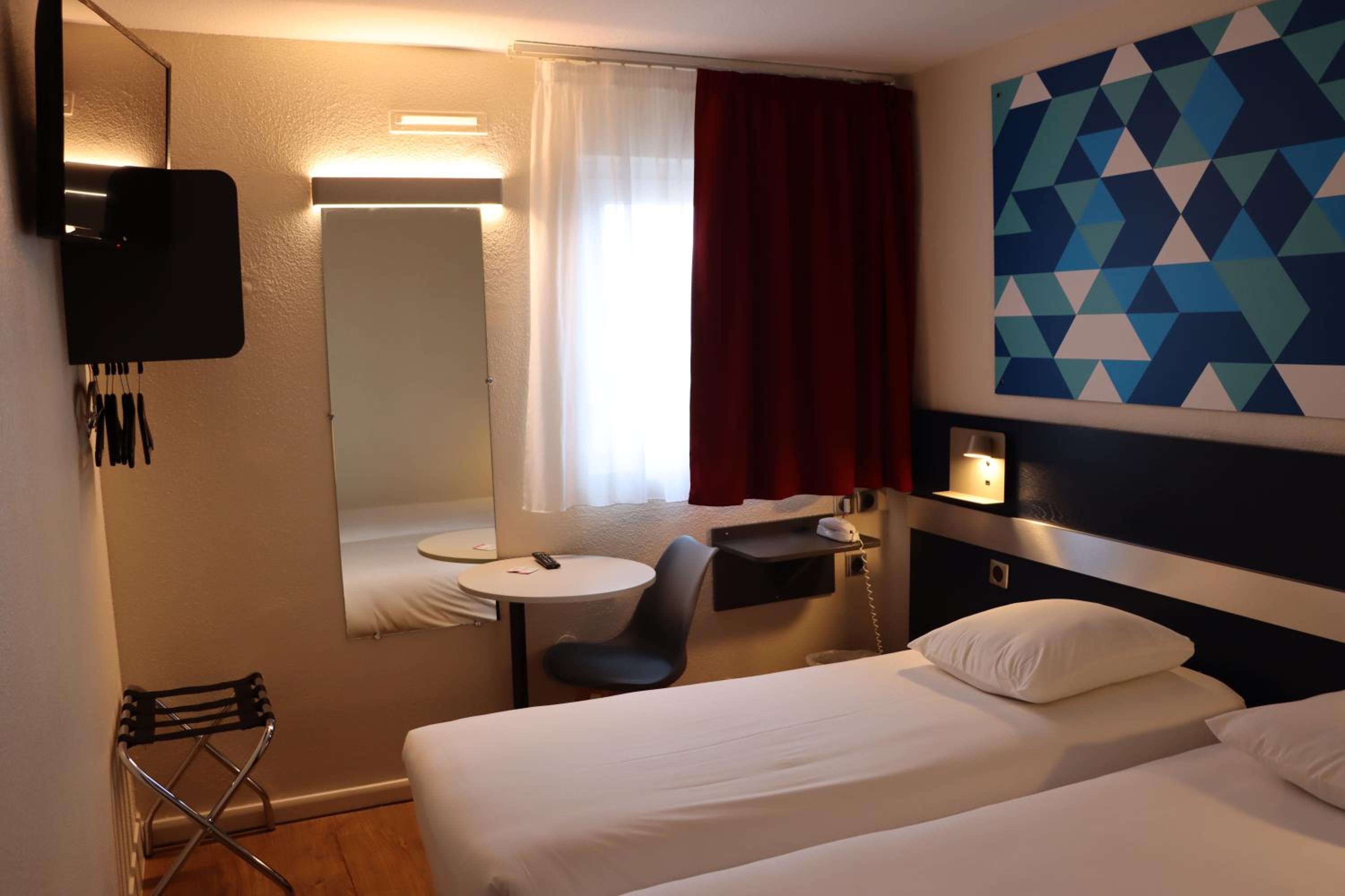 Twin Room - Photo 7