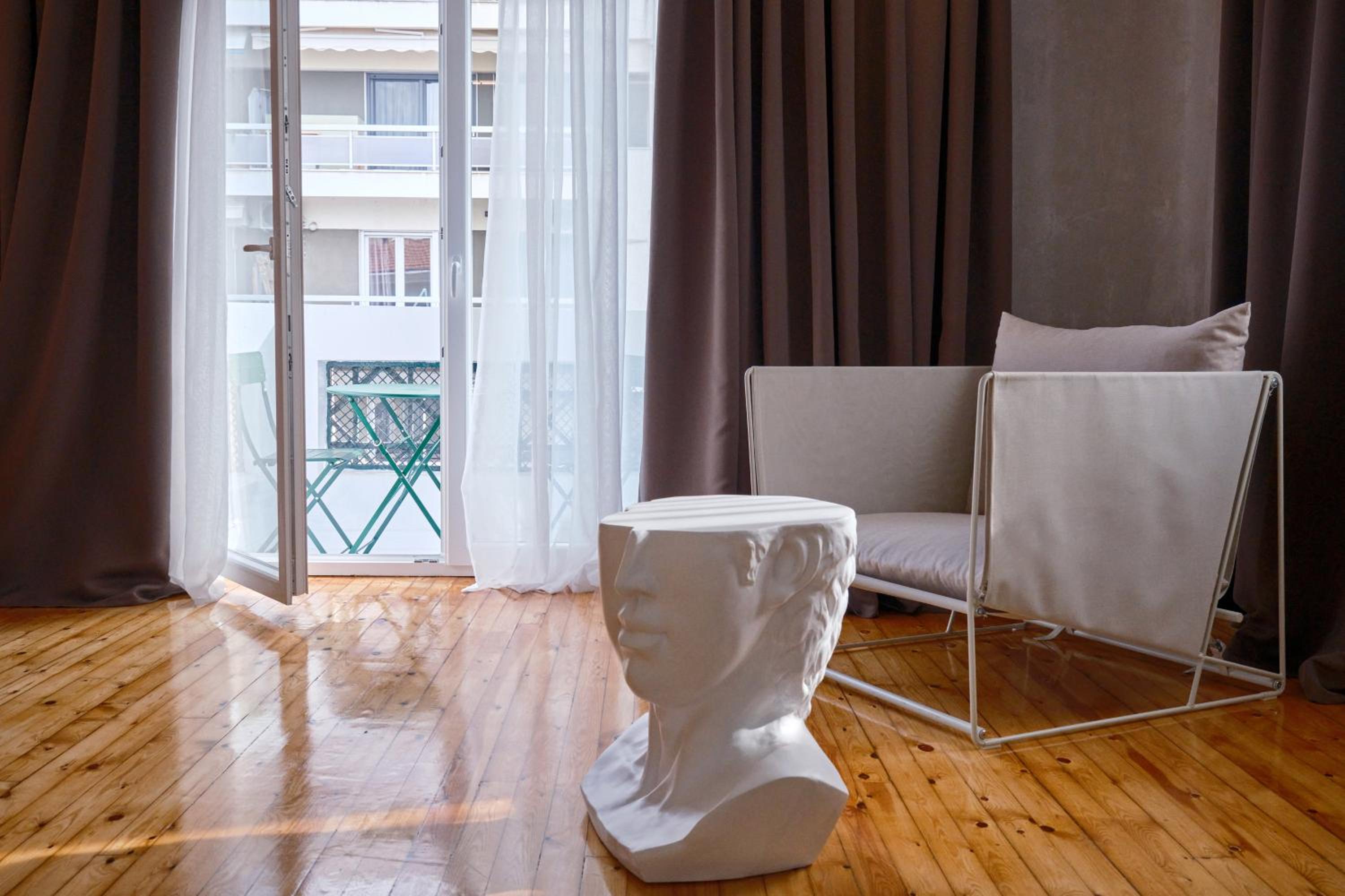 Deluxe Double Room with Side Sea View