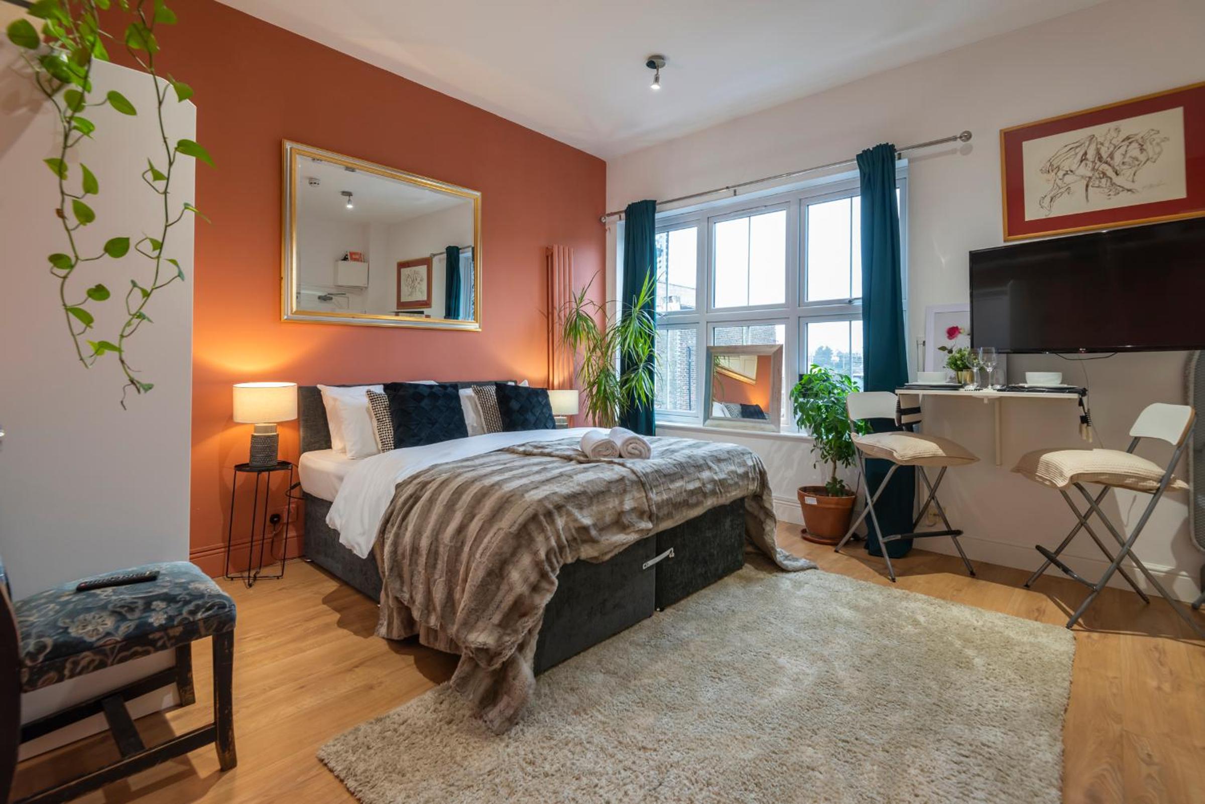 One-Bedroom Apartment photo 1