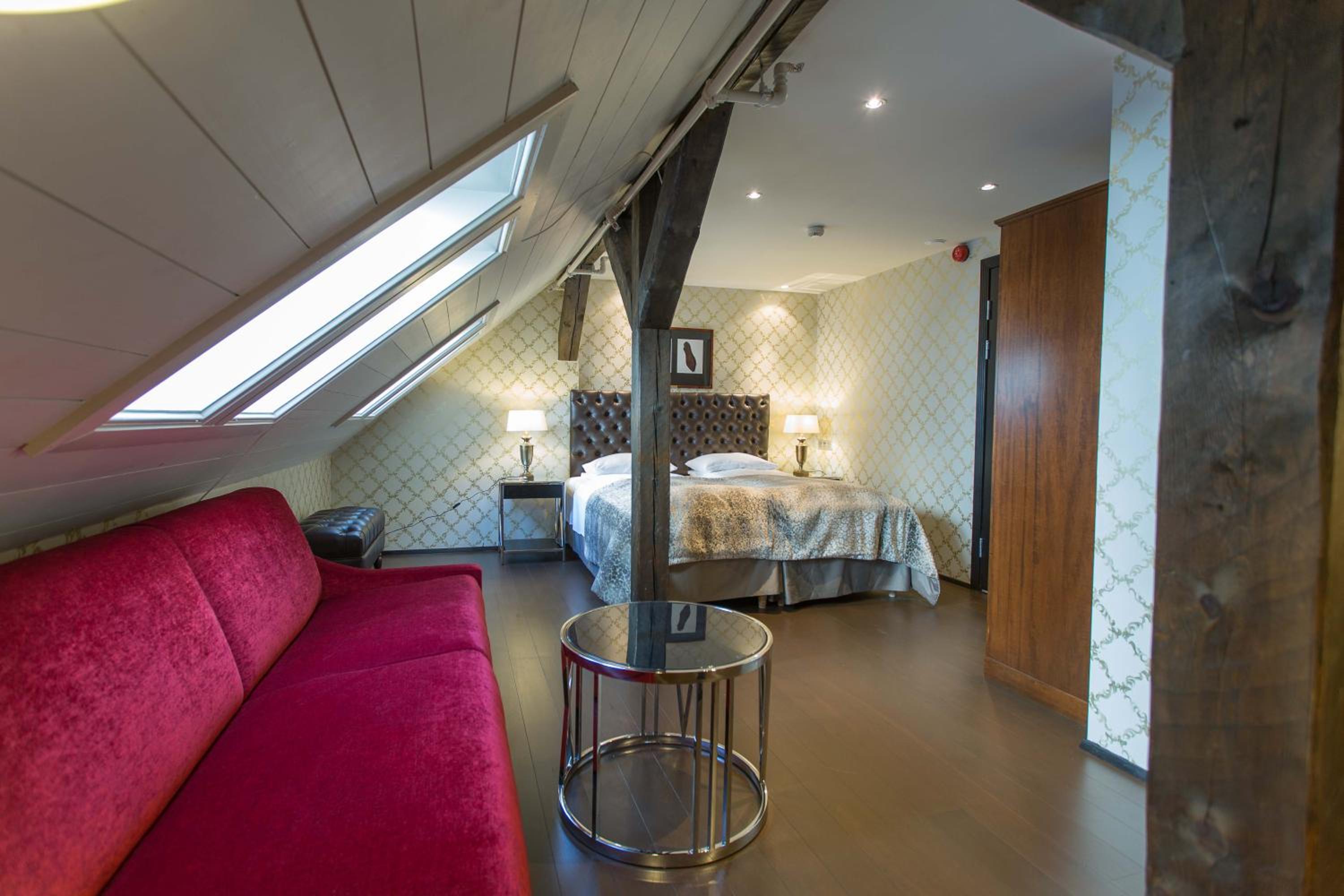 Deluxe room with pitched roof photo 2