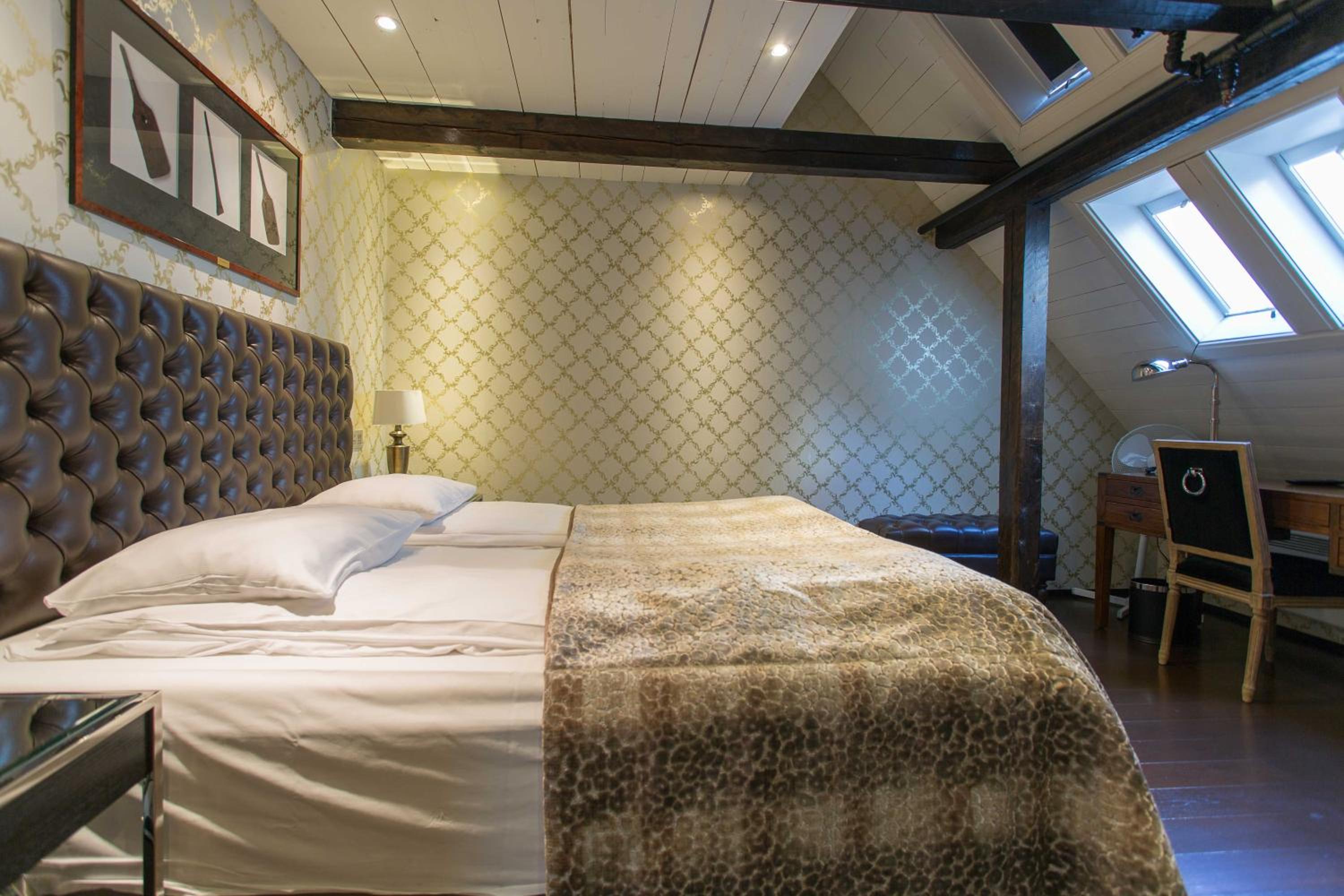 Deluxe room with pitched roof photo 1